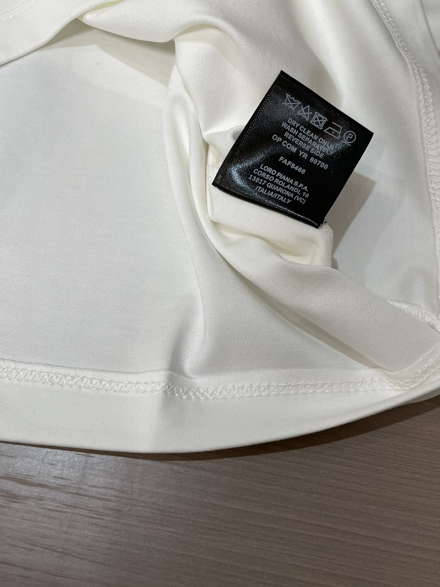 Loro piana 春夏新款首发专柜最新款短袖圆领T恤 高端订制 设计前卫时尚！品牌logo重工艺设计
