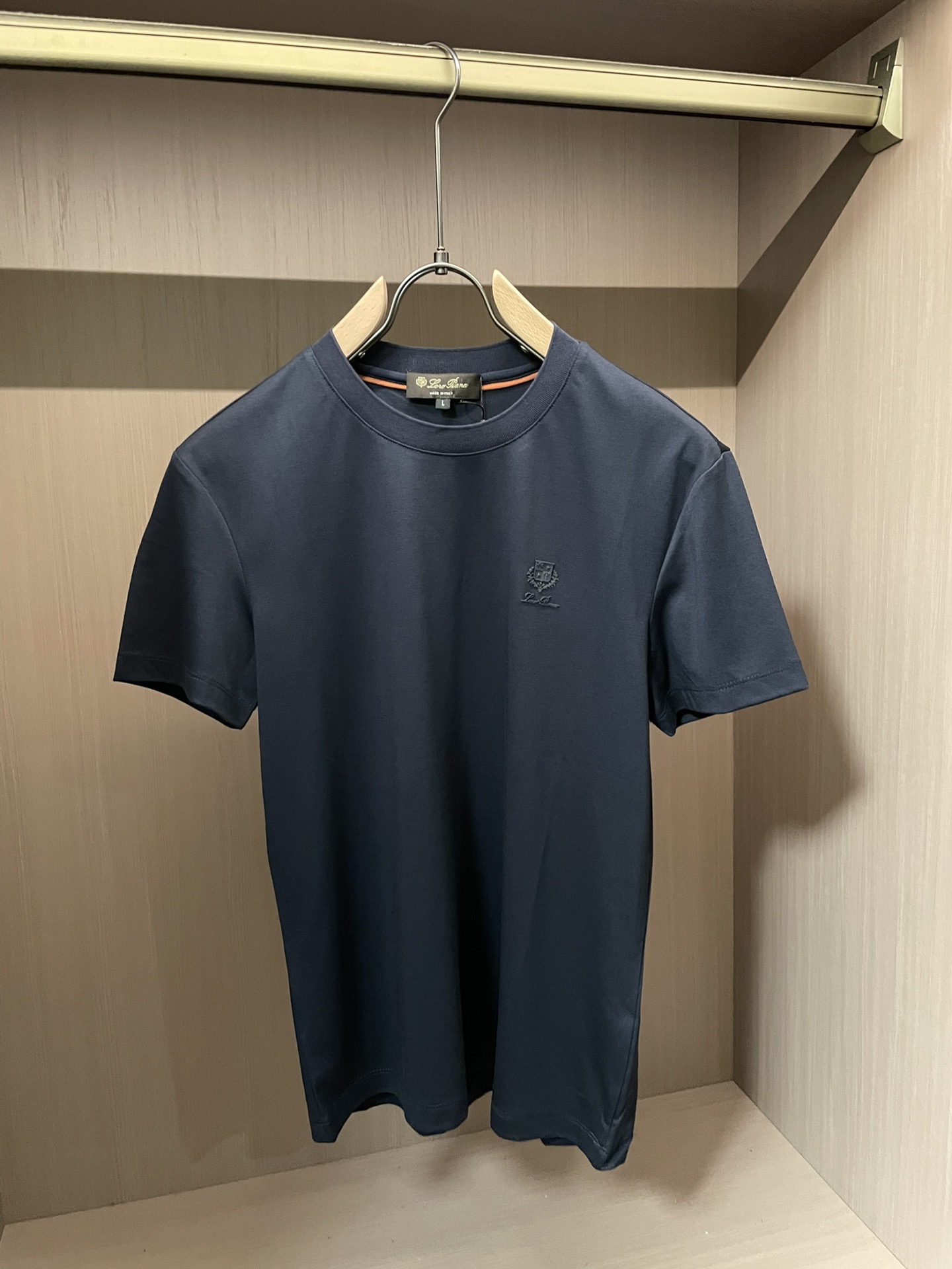 Loro piana 春夏新款首发专柜最新款短袖圆领T恤 高端订制 设计前卫时尚！品牌logo重工艺设计