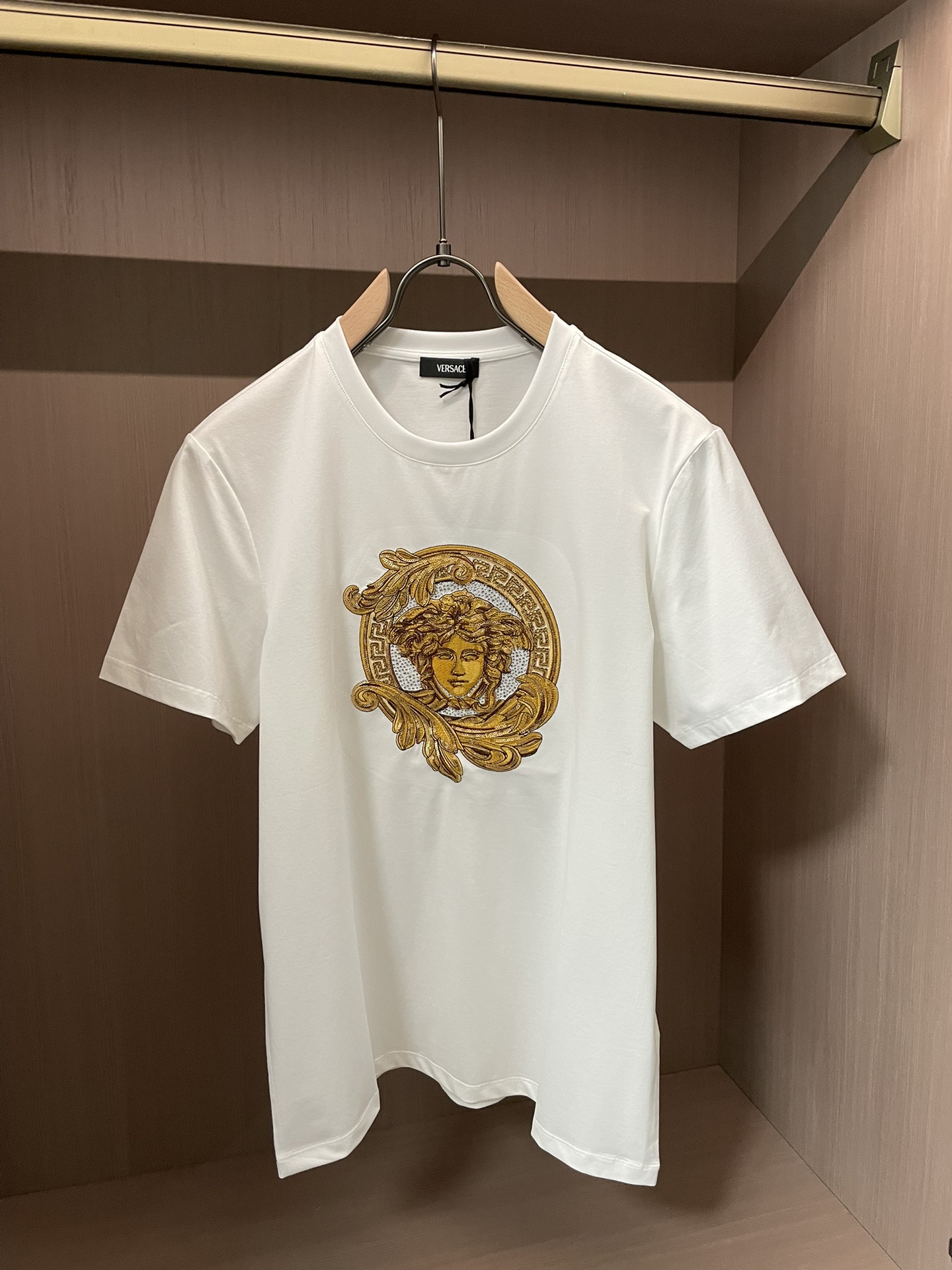 范思哲 2026春夏新品，原版1:1打造，超级重工！全品相，顶级丝光棉面料，上身非常舒适透气，臻品好货！