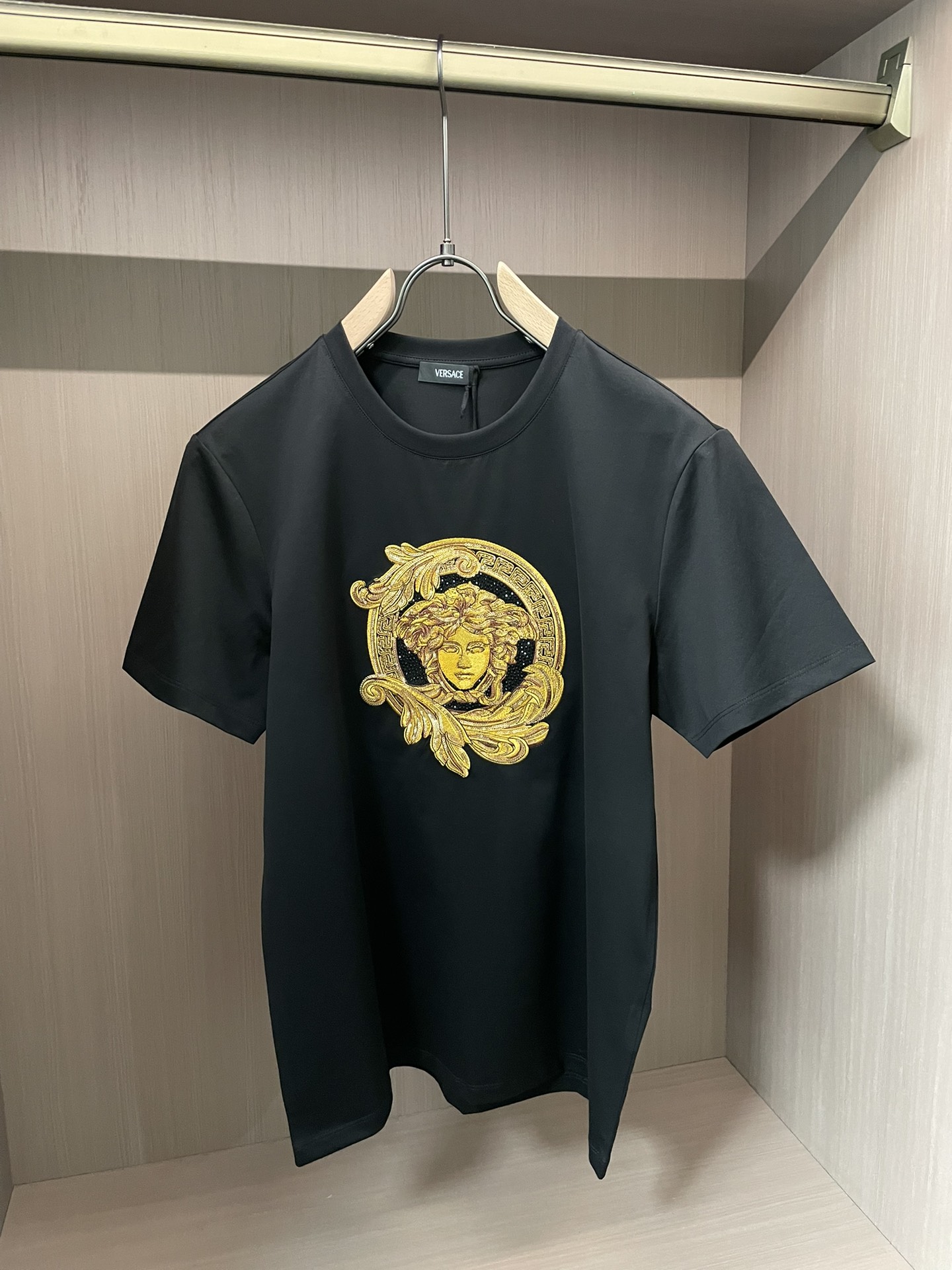 范思哲 2026春夏新品，原版1:1打造，超级重工！全品相，顶级丝光棉面料，上身非常舒适透气，臻品好货！
