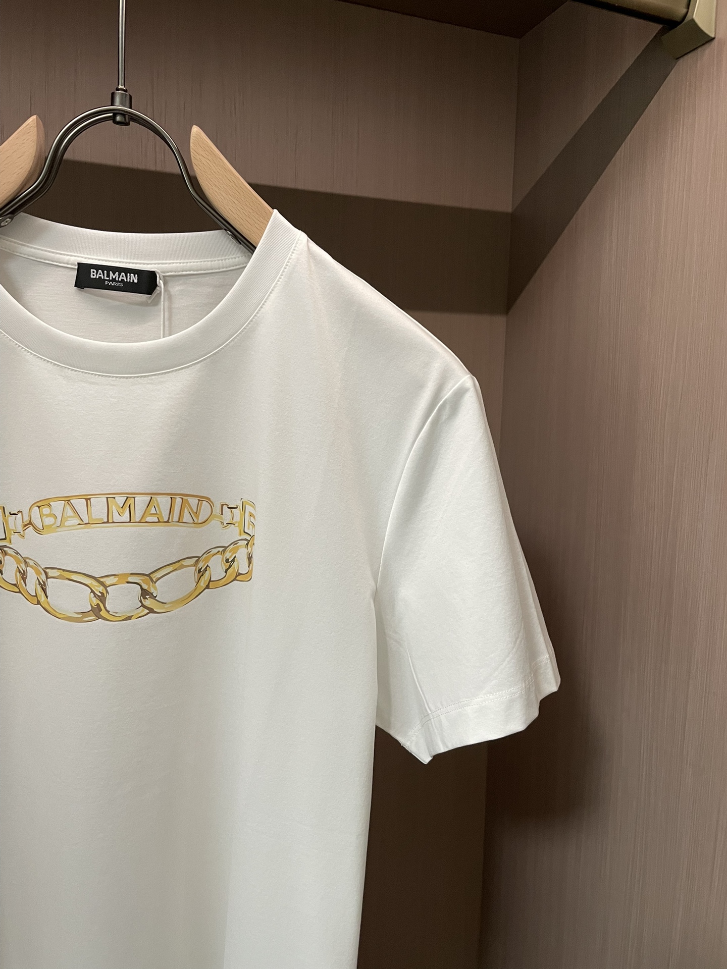 Balmain2026春夏新品金色项链印花短袖T恤；定制100支双股丝光长绒棉！从纱线到整染，并且到后期