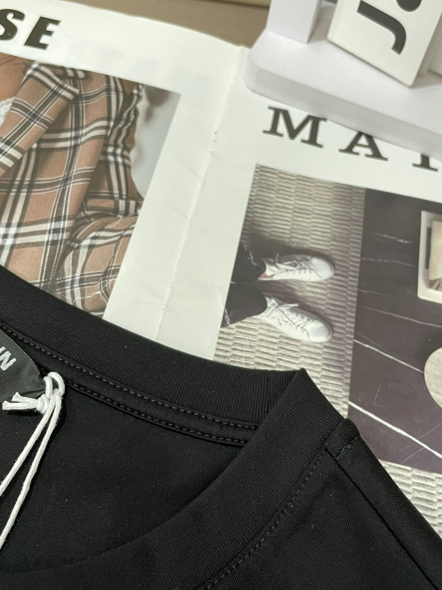 Balmain2026春夏新品金色项链印花短袖T恤；定制100支双股丝光长绒棉！从纱线到整染，并且到后期