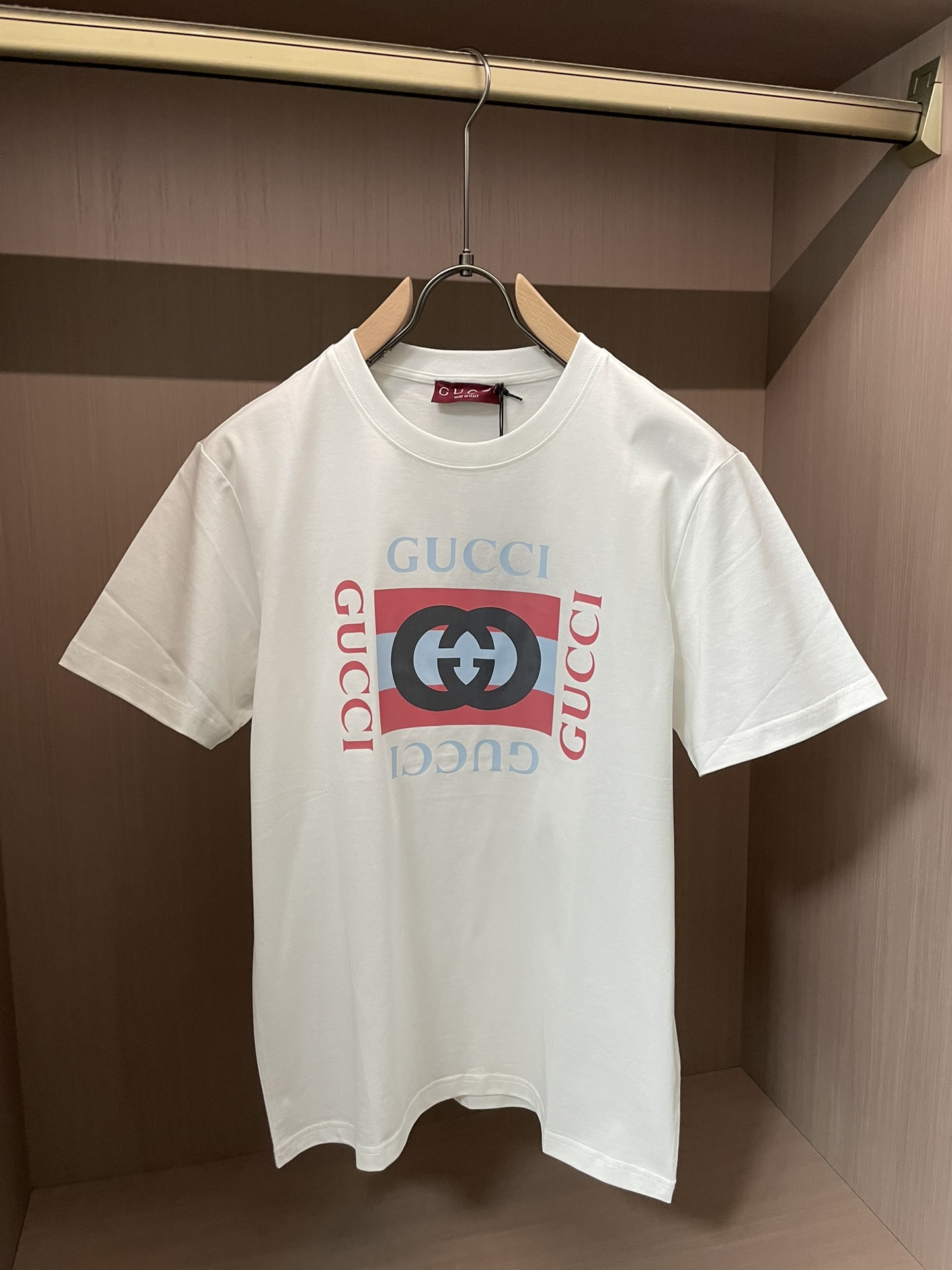 GUCCI 2026春夏新品水平镜面字母印花短袖T恤；定制柜台同步棉质面料，舒适日常服饰单品缀饰Gucc