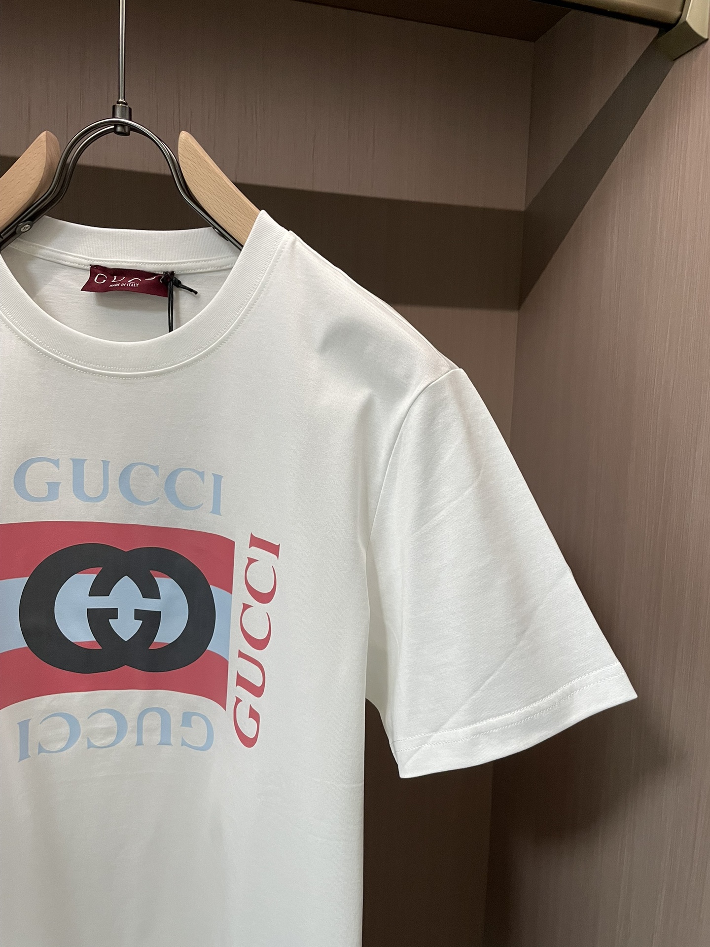 GUCCI 2026春夏新品水平镜面字母印花短袖T恤；定制柜台同步棉质面料，舒适日常服饰单品缀饰Gucc