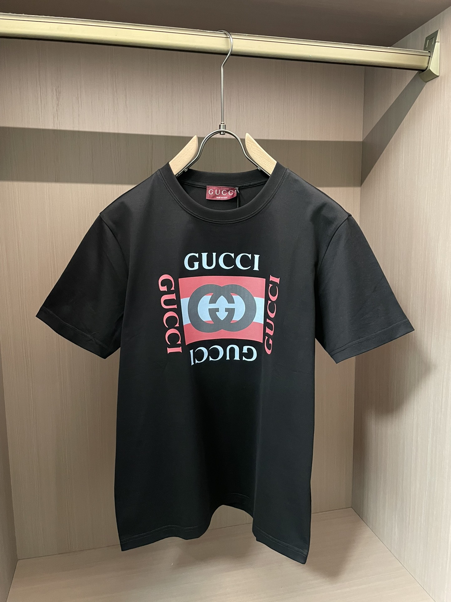 GUCCI 2026春夏新品水平镜面字母印花短袖T恤；定制柜台同步棉质面料，舒适日常服饰单品缀饰Gucc