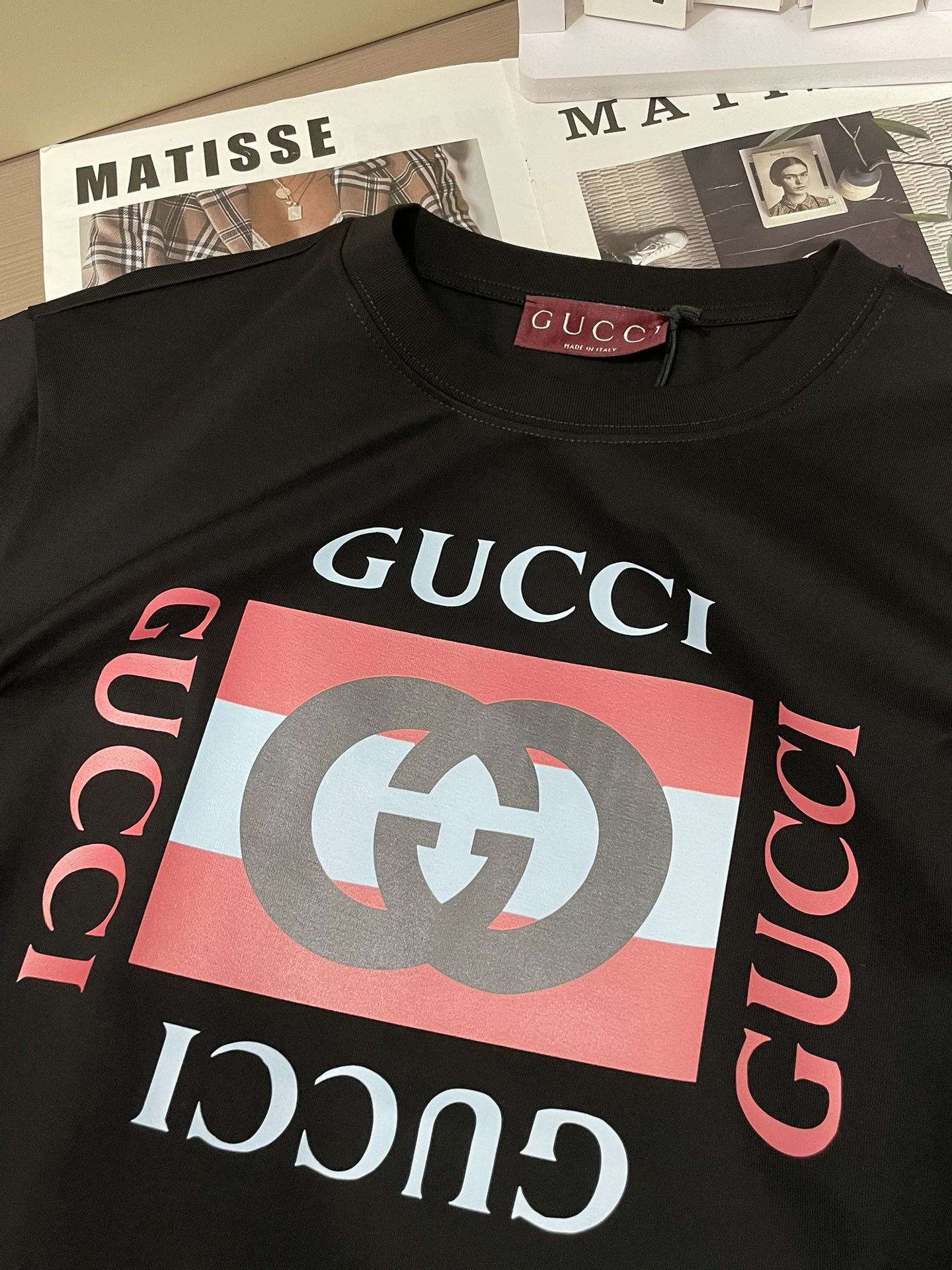 GUCCI 2026春夏新品水平镜面字母印花短袖T恤；定制柜台同步棉质面料，舒适日常服饰单品缀饰Gucc