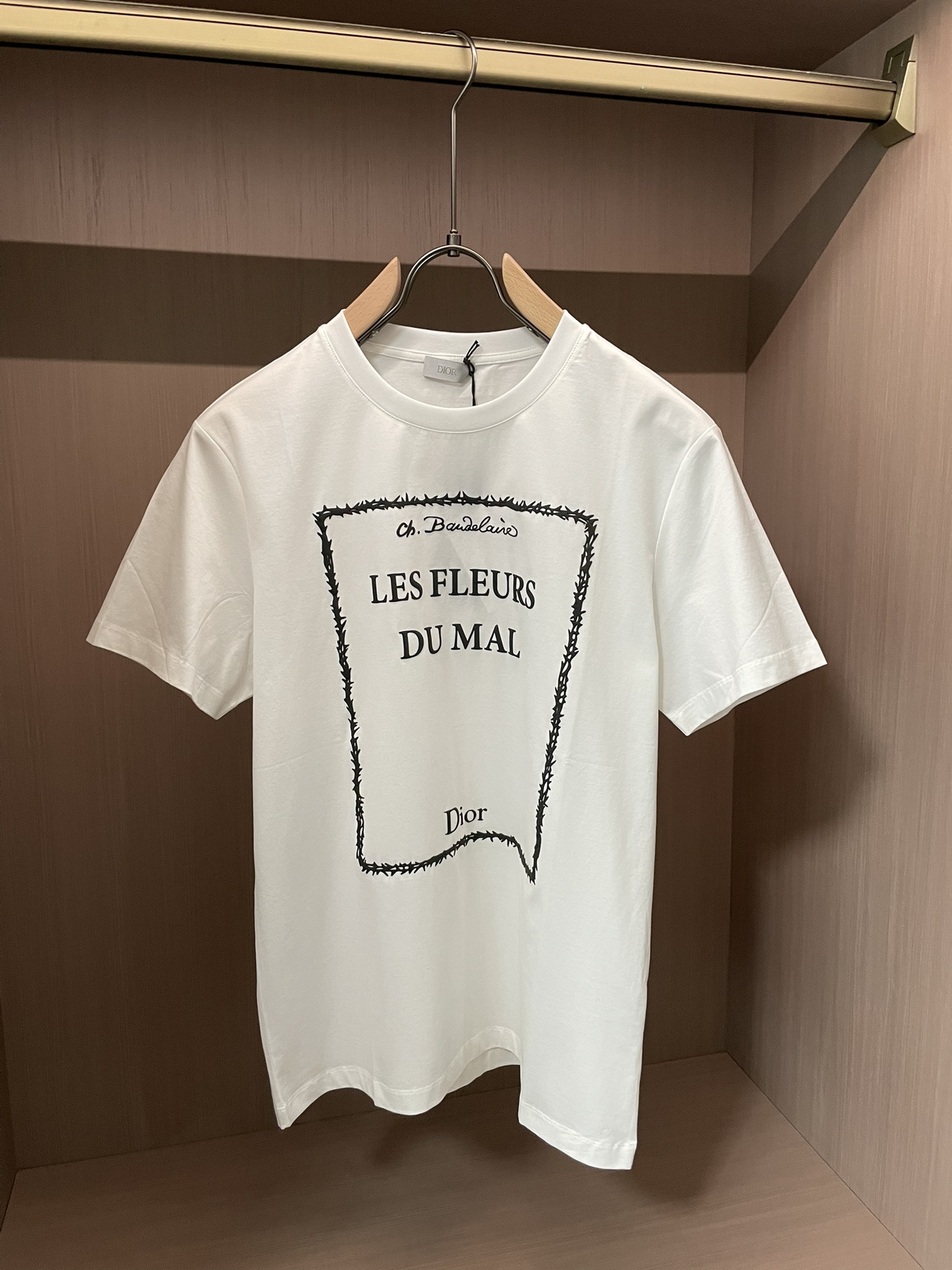 DR2026春夏新品3D滴胶发泡工艺字母短袖T恤；定制100支双股丝光长绒棉面料，修身版型！胸前采用最先