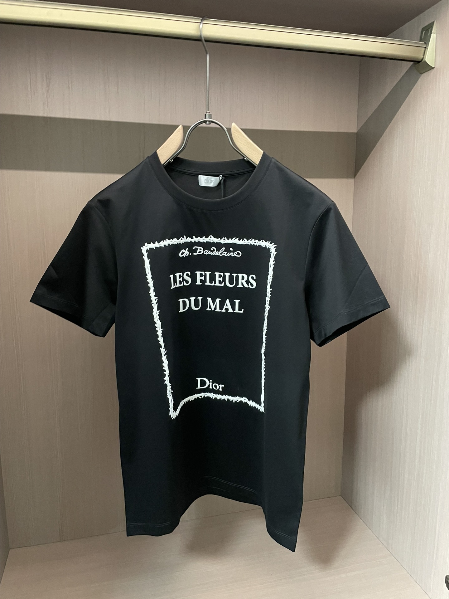 DR2026春夏新品3D滴胶发泡工艺字母短袖T恤；定制100支双股丝光长绒棉面料，修身版型！胸前采用最先
