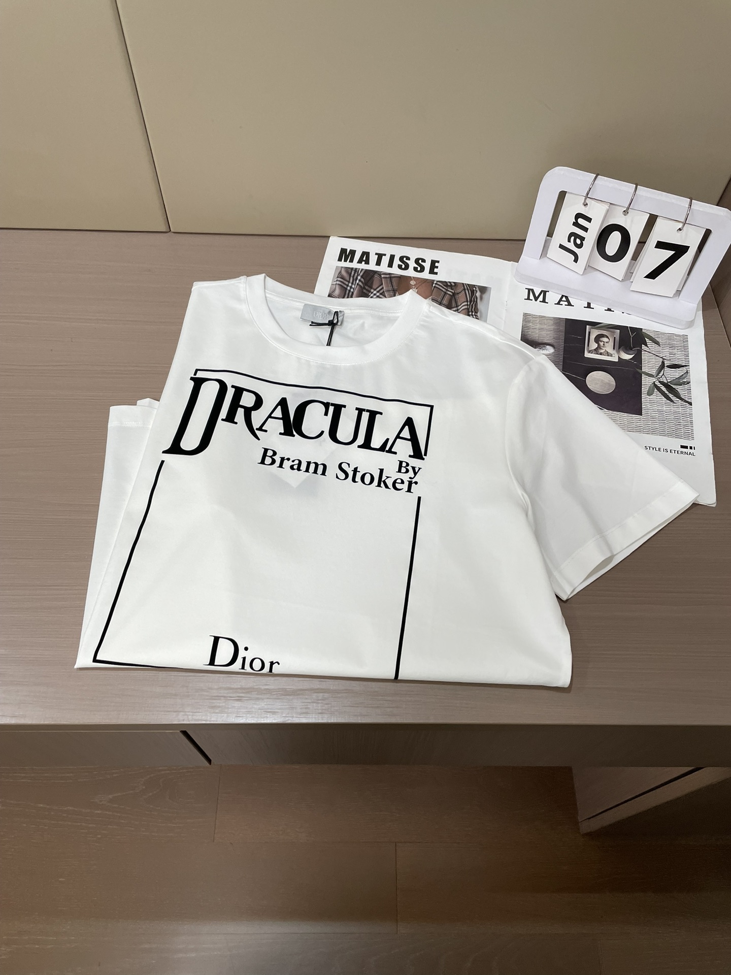 DR 2026国内未上市新品进口植绒方框字母印花短袖T恤；定制100支双股丝光长绒棉面料！胸前则是方框字