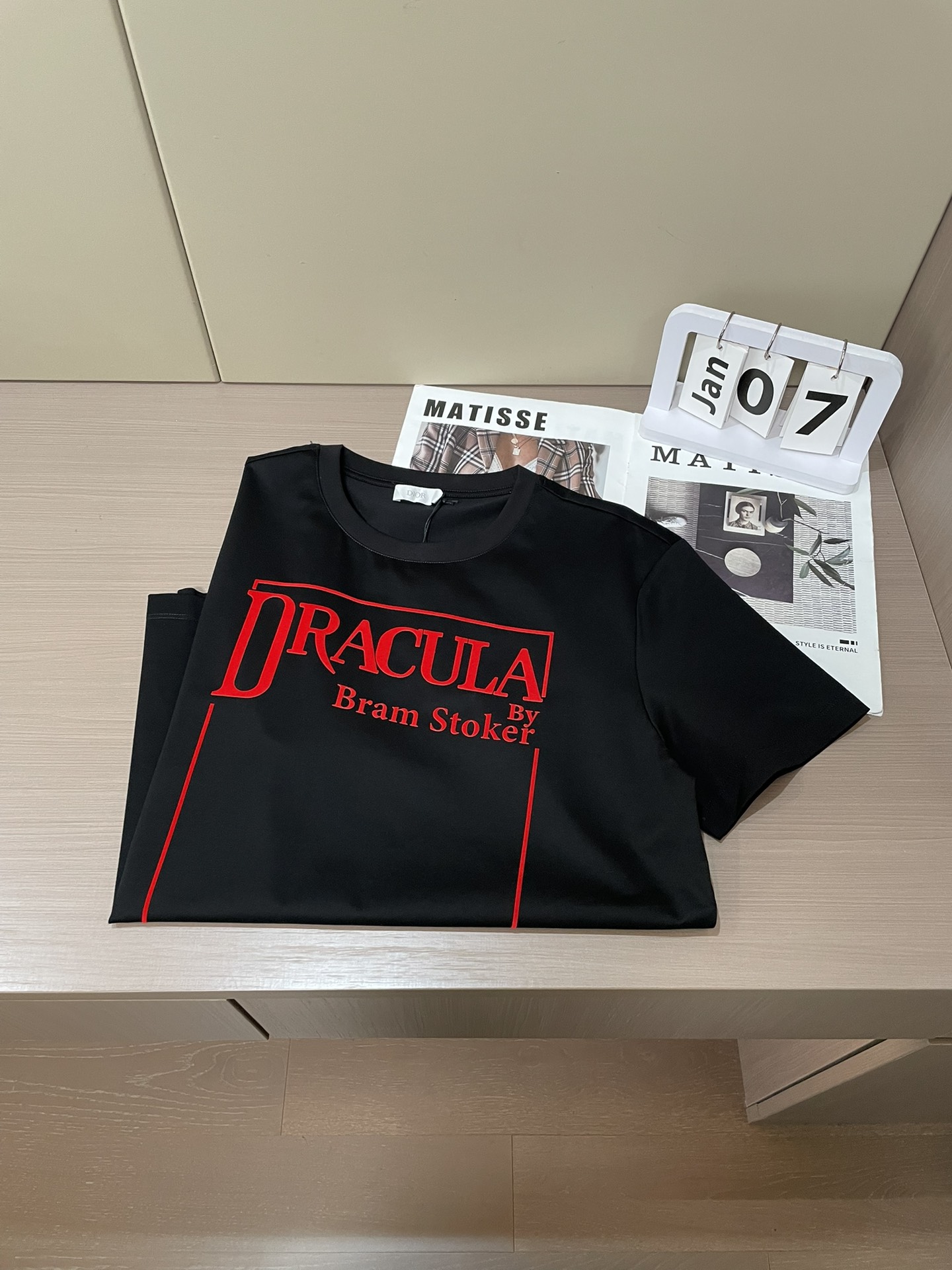 DR 2026国内未上市新品进口植绒方框字母印花短袖T恤；定制100支双股丝光长绒棉面料！胸前则是方框字