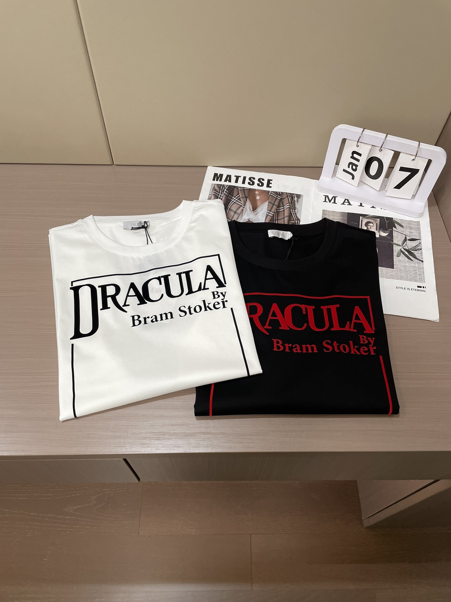 DR 2026国内未上市新品进口植绒方框字母印花短袖T恤；定制100支双股丝光长绒棉面料！胸前则是方框字