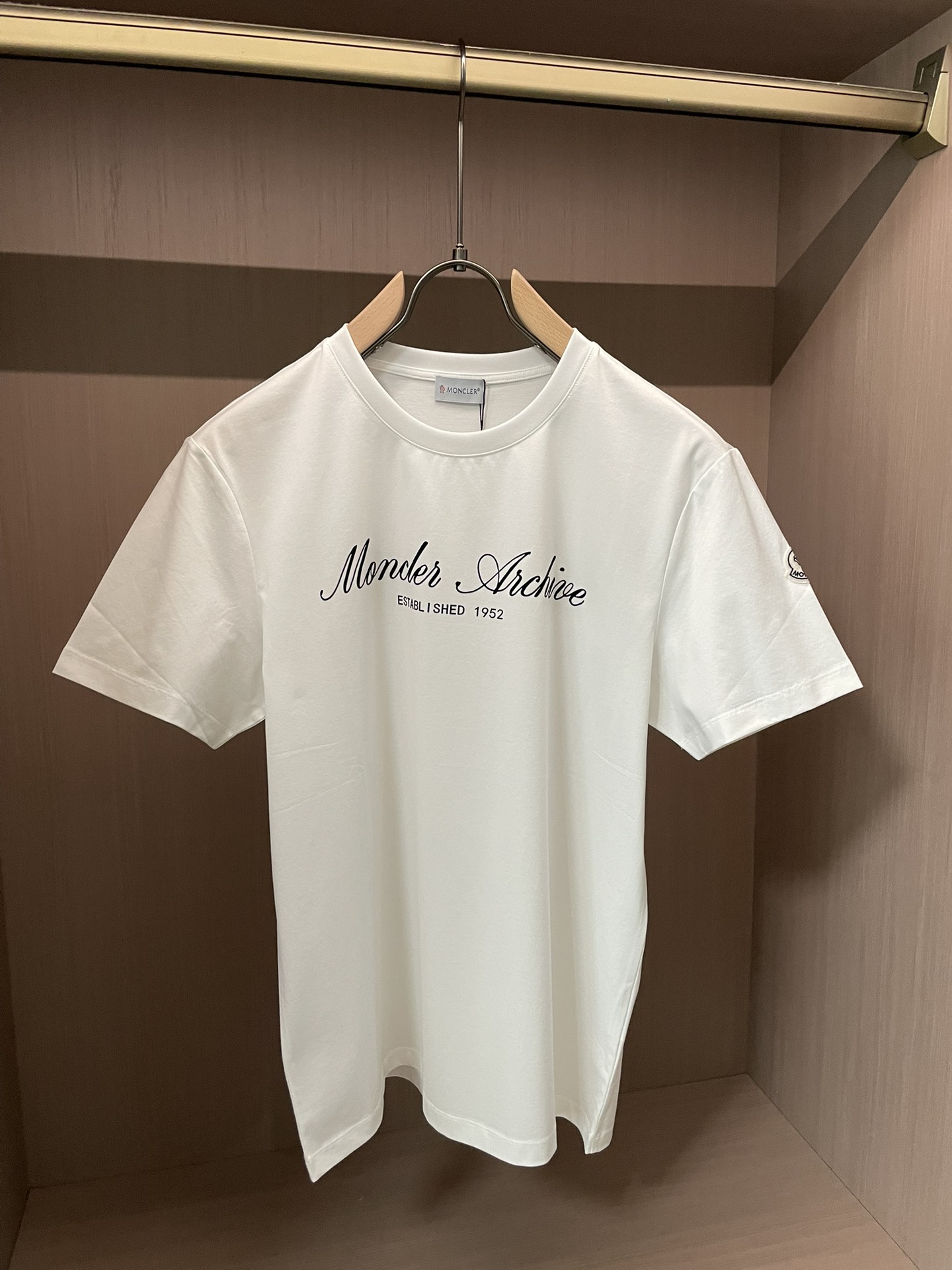 MO 2026春夏新品欧洲限定新品印花字母短袖T恤；定制100支双股丝光长绒棉面料，独有的这一份丝滑的面