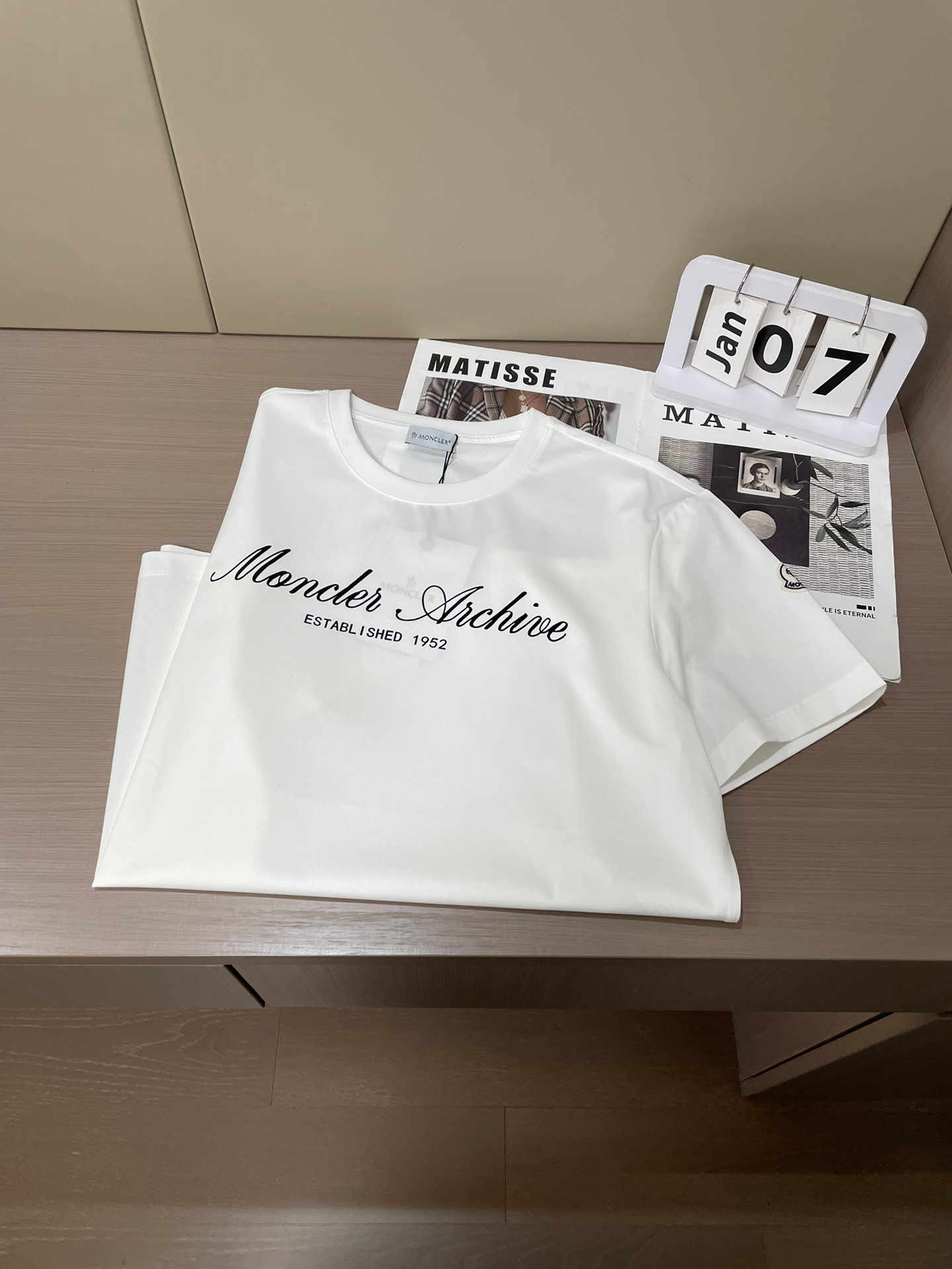 MO 2026春夏新品欧洲限定新品印花字母短袖T恤；定制100支双股丝光长绒棉面料，独有的这一份丝滑的面