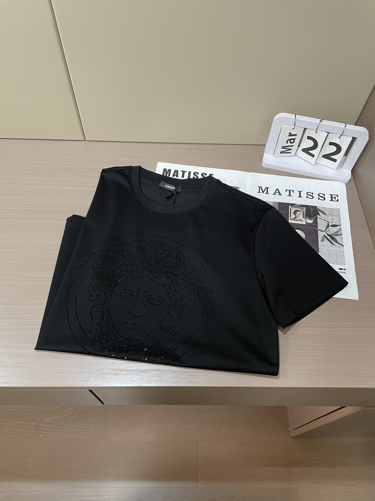 Versace 2026春夏新品经典美杜莎施华洛世奇水钻镶嵌T恤，定制100支双股丝光长绒棉面料，胸前水