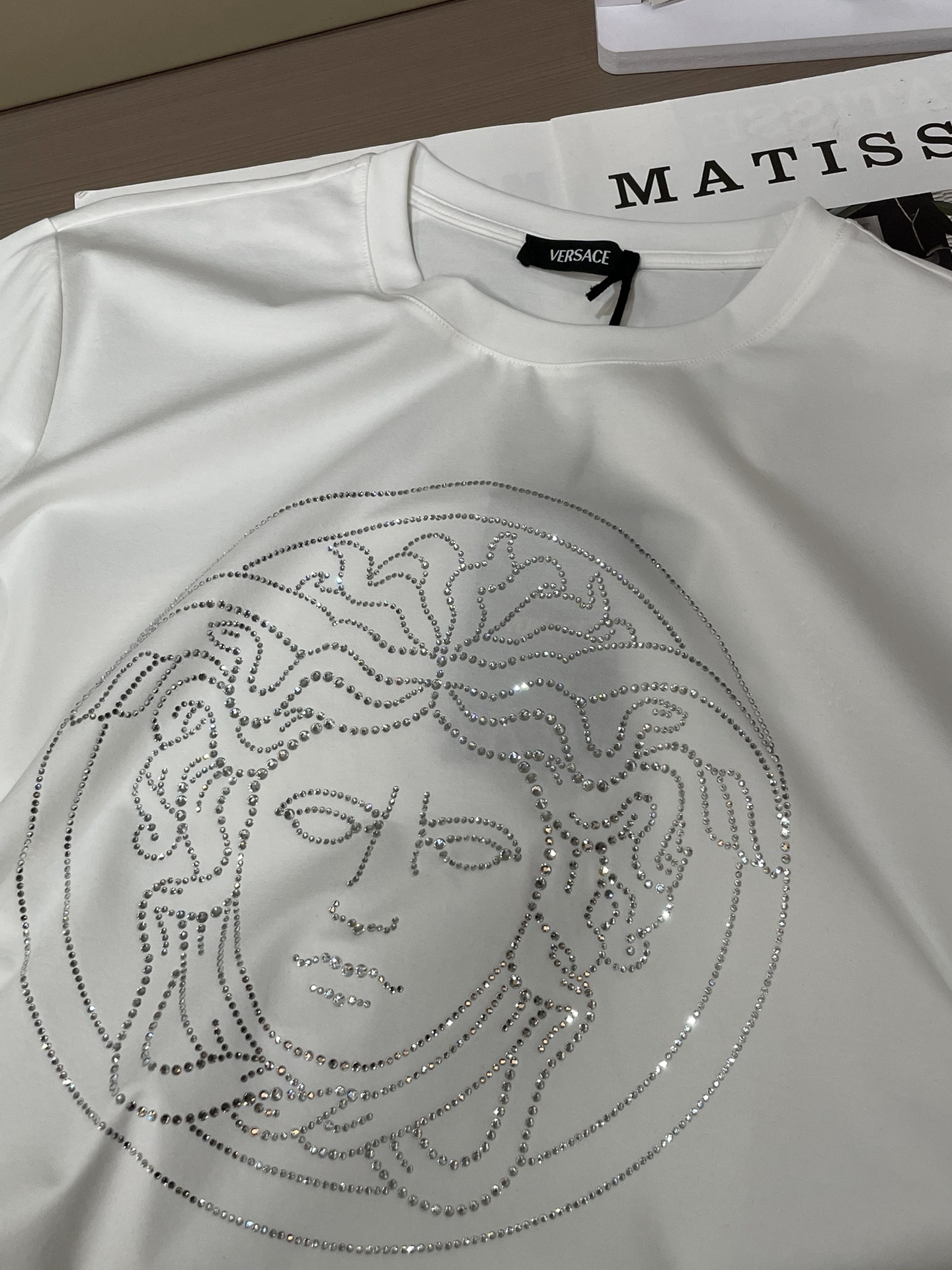Versace 2026春夏新品经典美杜莎施华洛世奇水钻镶嵌T恤，定制100支双股丝光长绒棉面料，胸前水
