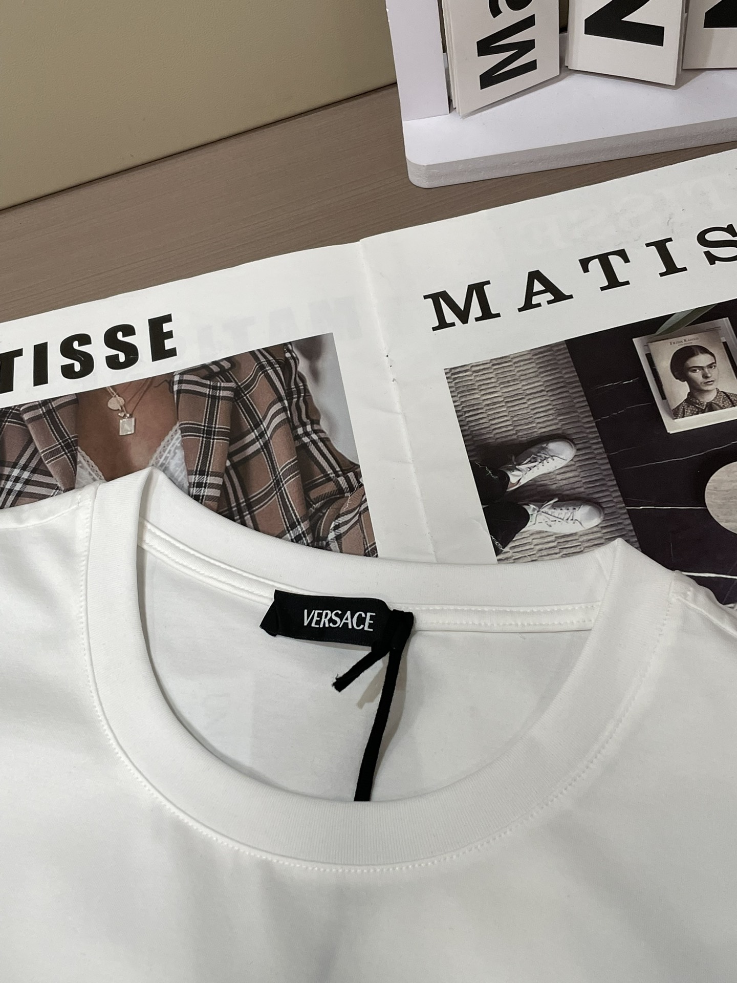 Versace 2026春夏新品经典美杜莎施华洛世奇水钻镶嵌T恤，定制100支双股丝光长绒棉面料，胸前水