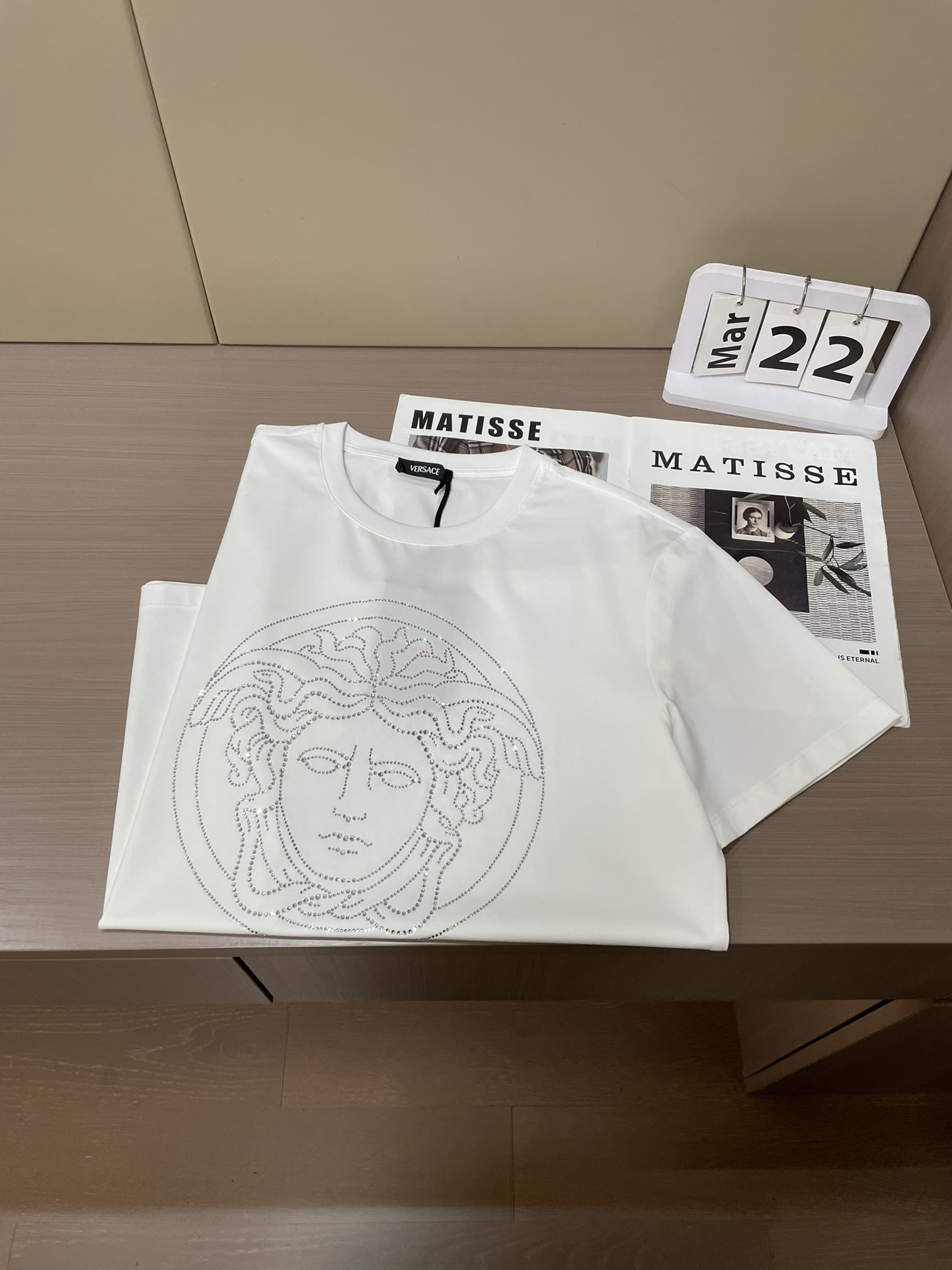 Versace 2026春夏新品经典美杜莎施华洛世奇水钻镶嵌T恤，定制100支双股丝光长绒棉面料，胸前水