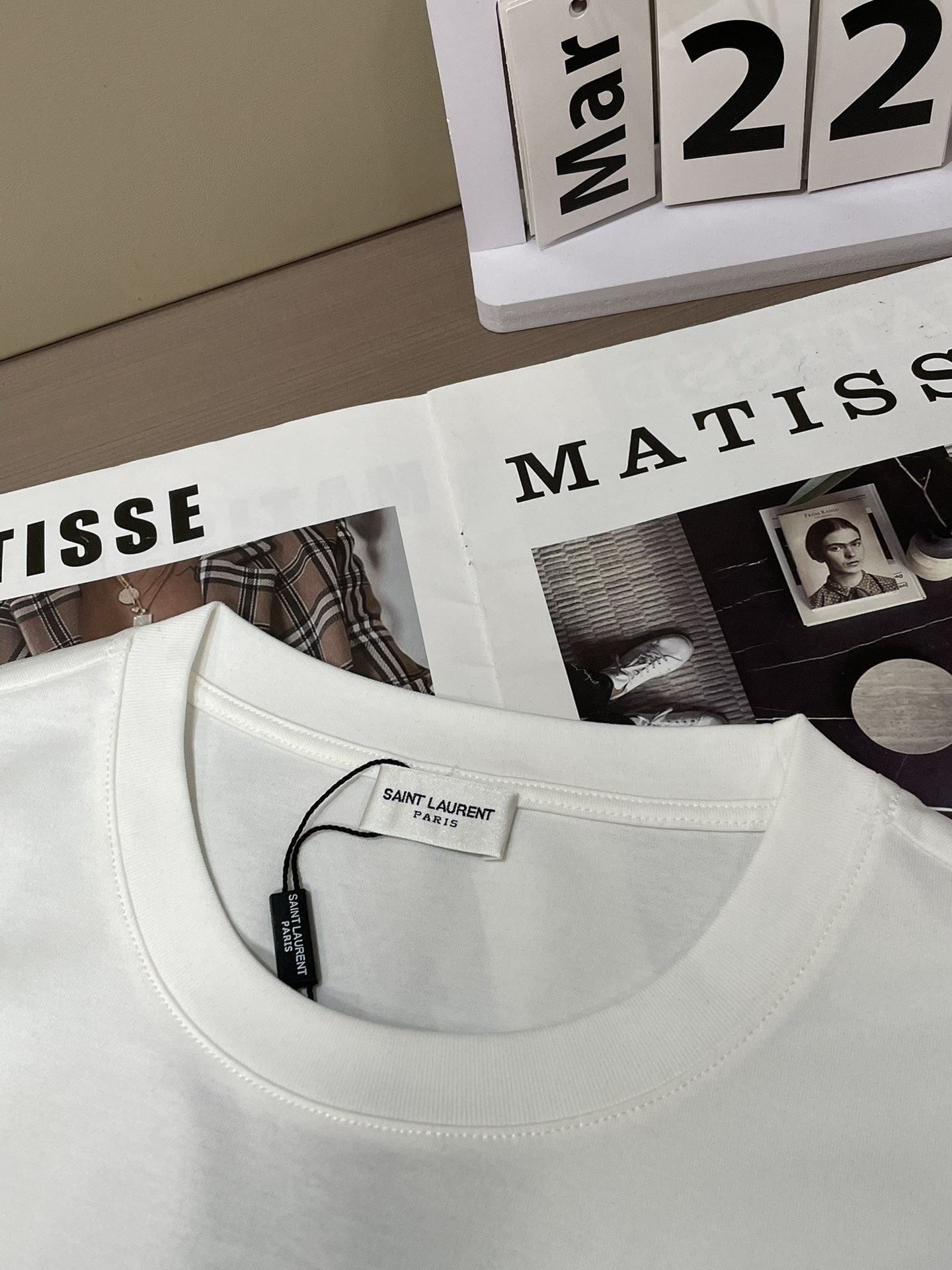 YSL 2026春夏新品经典立体会硅胶印花短袖T恤，胸前YSL字母印花超有辨识度，YSL标志+品牌全名，