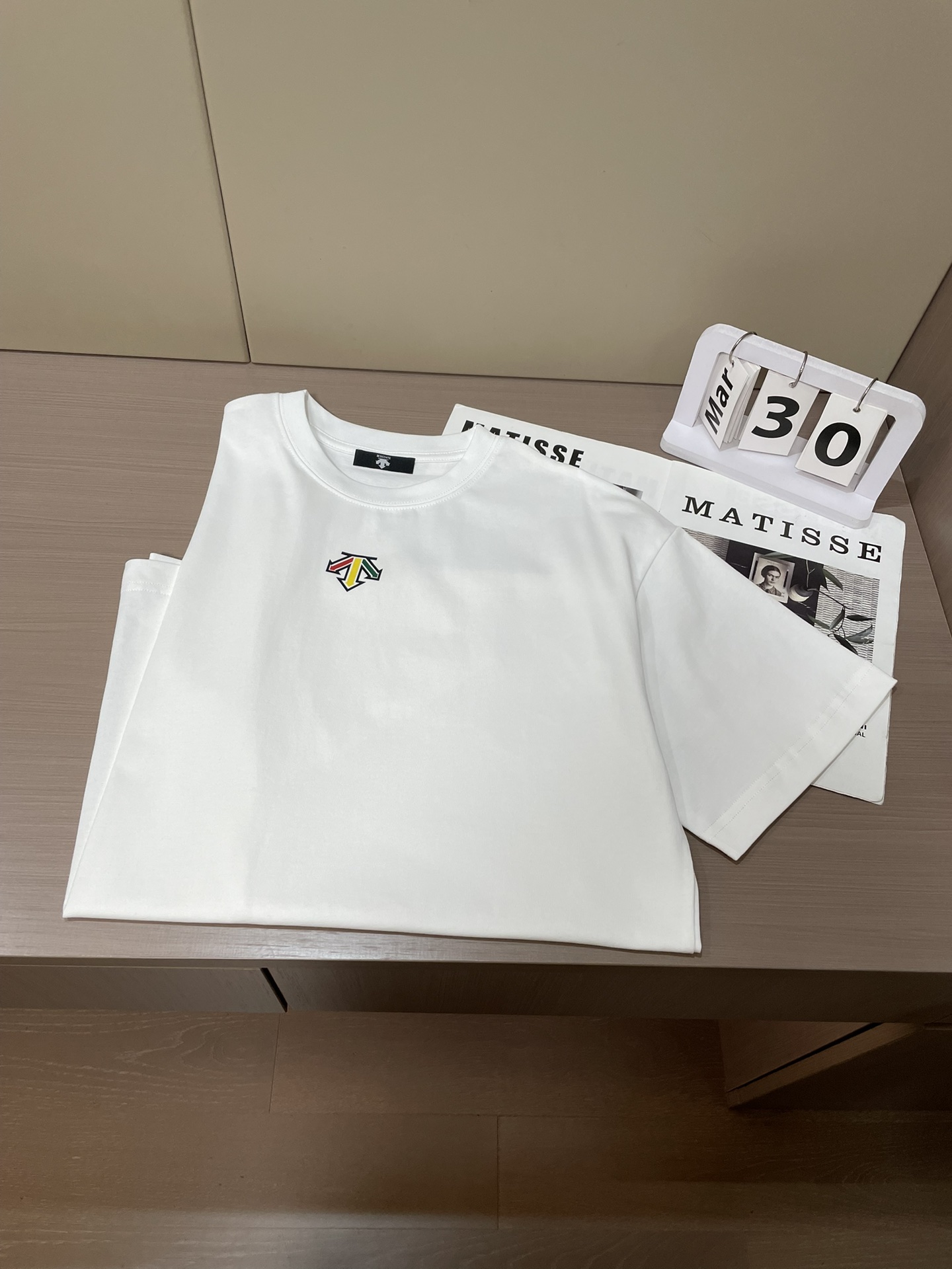 迪桑特 2026春夏款/官网同步面料采用重磅纯棉精梳棉面料，OS宽松版型，上身版型超正！日常百搭，衣橱必