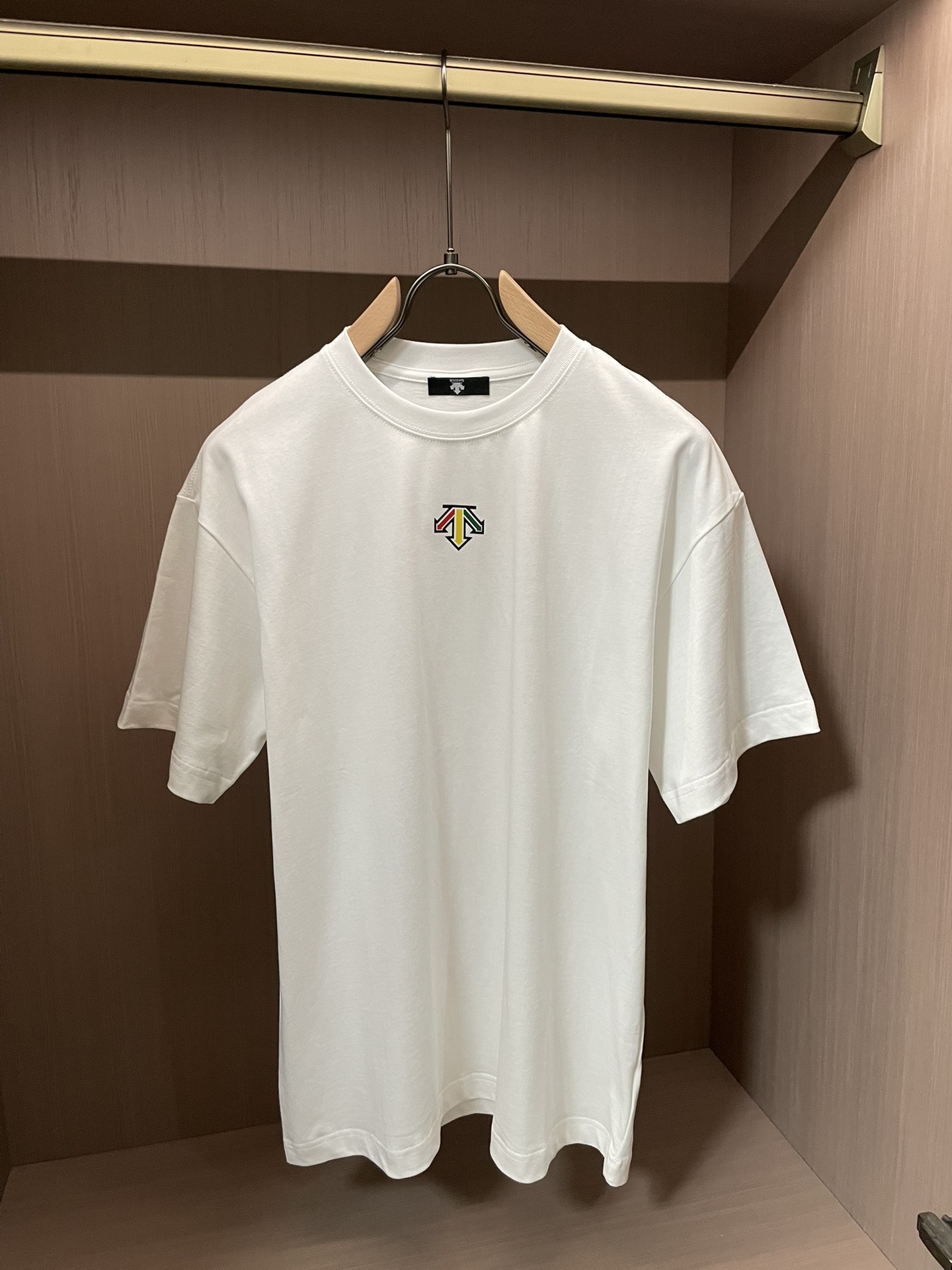 迪桑特 2026春夏款/官网同步面料采用重磅纯棉精梳棉面料，OS宽松版型，上身版型超正！日常百搭，衣橱必
