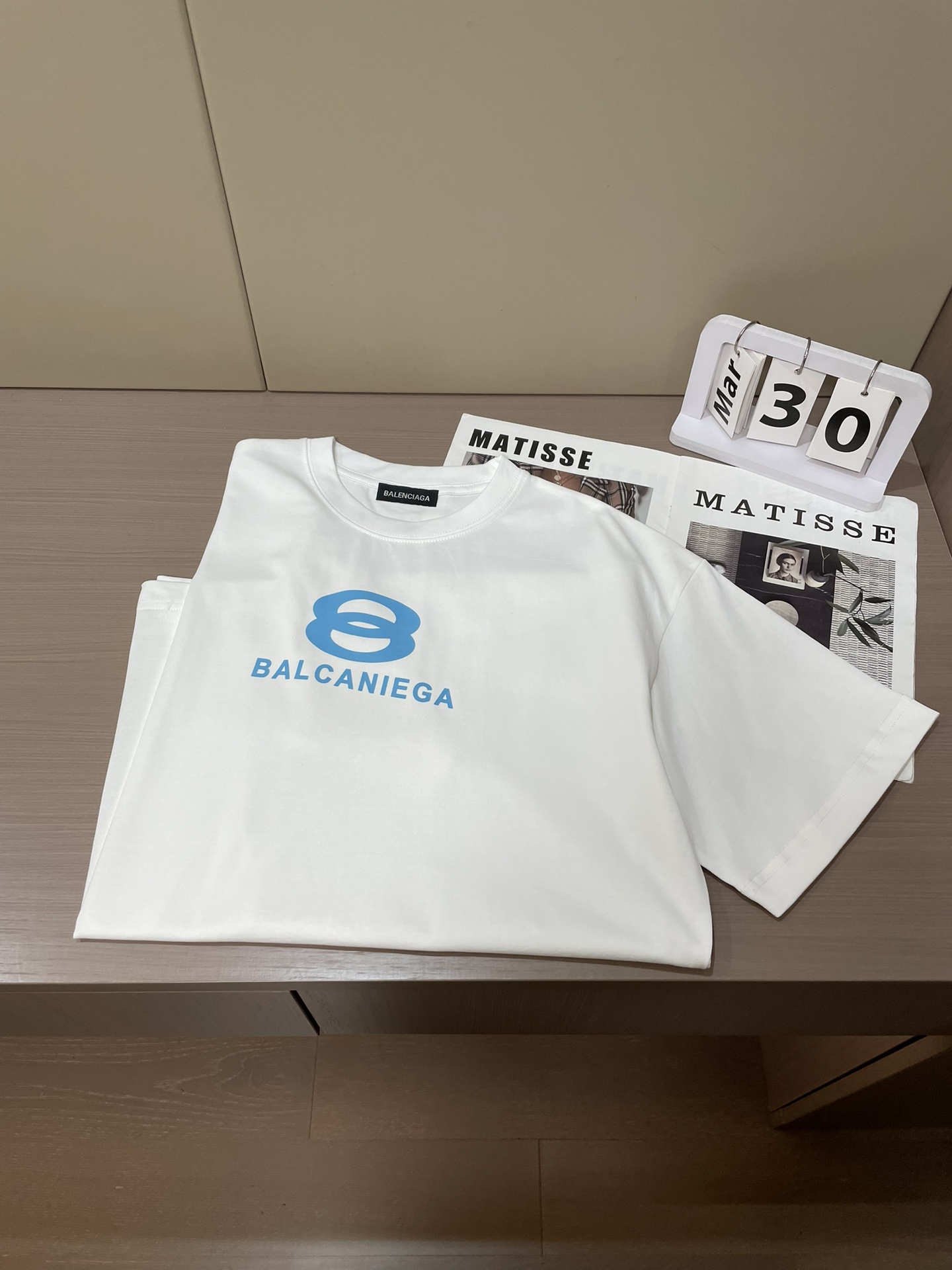 巴黎2026春夏款/官网同步面料采用重磅纯棉精梳棉面料，OS宽松版型，上身版型超正！日常百搭，衣橱必备单