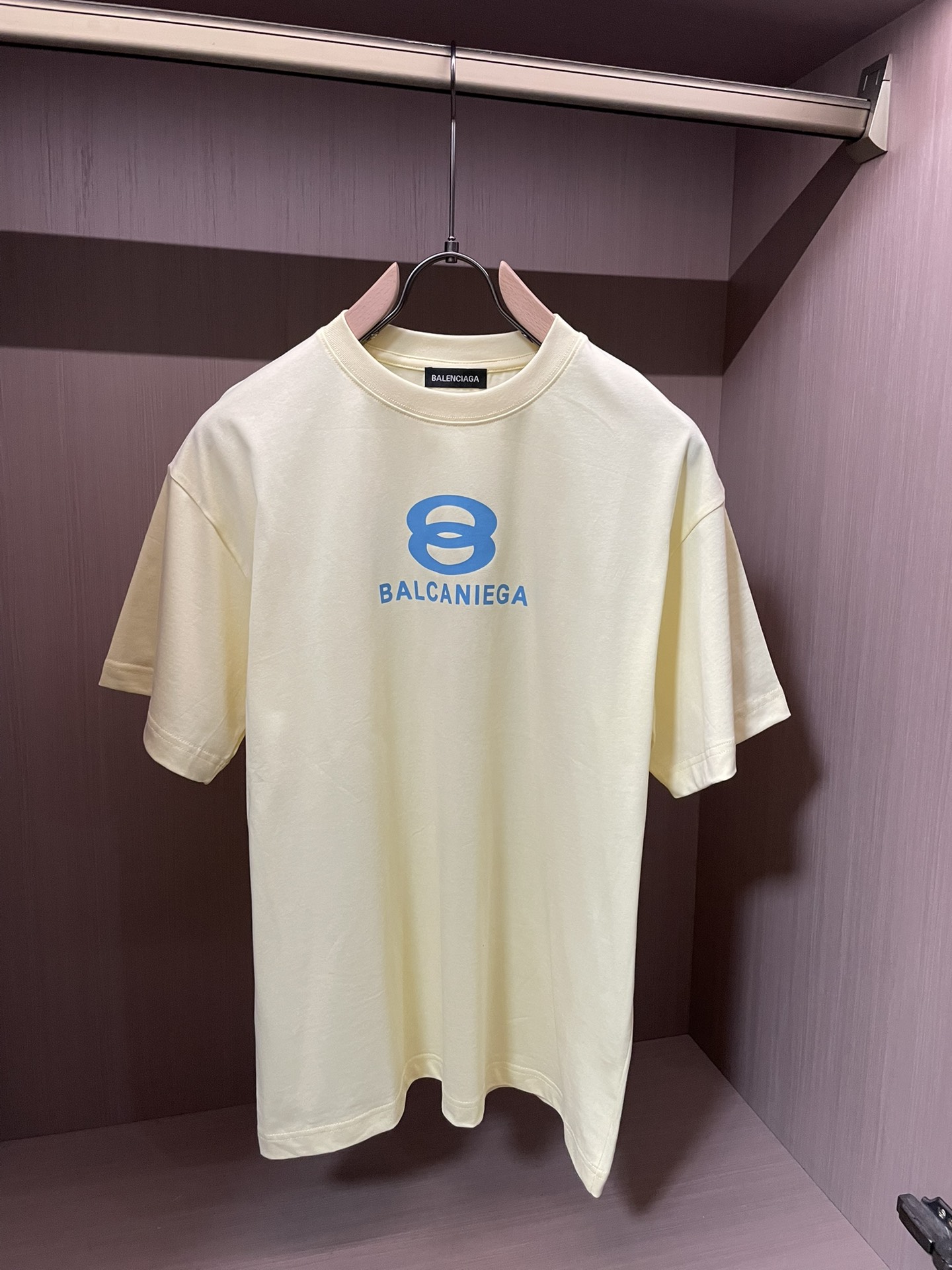 巴黎2026春夏款/官网同步面料采用重磅纯棉精梳棉面料，OS宽松版型，上身版型超正！日常百搭，衣橱必备单