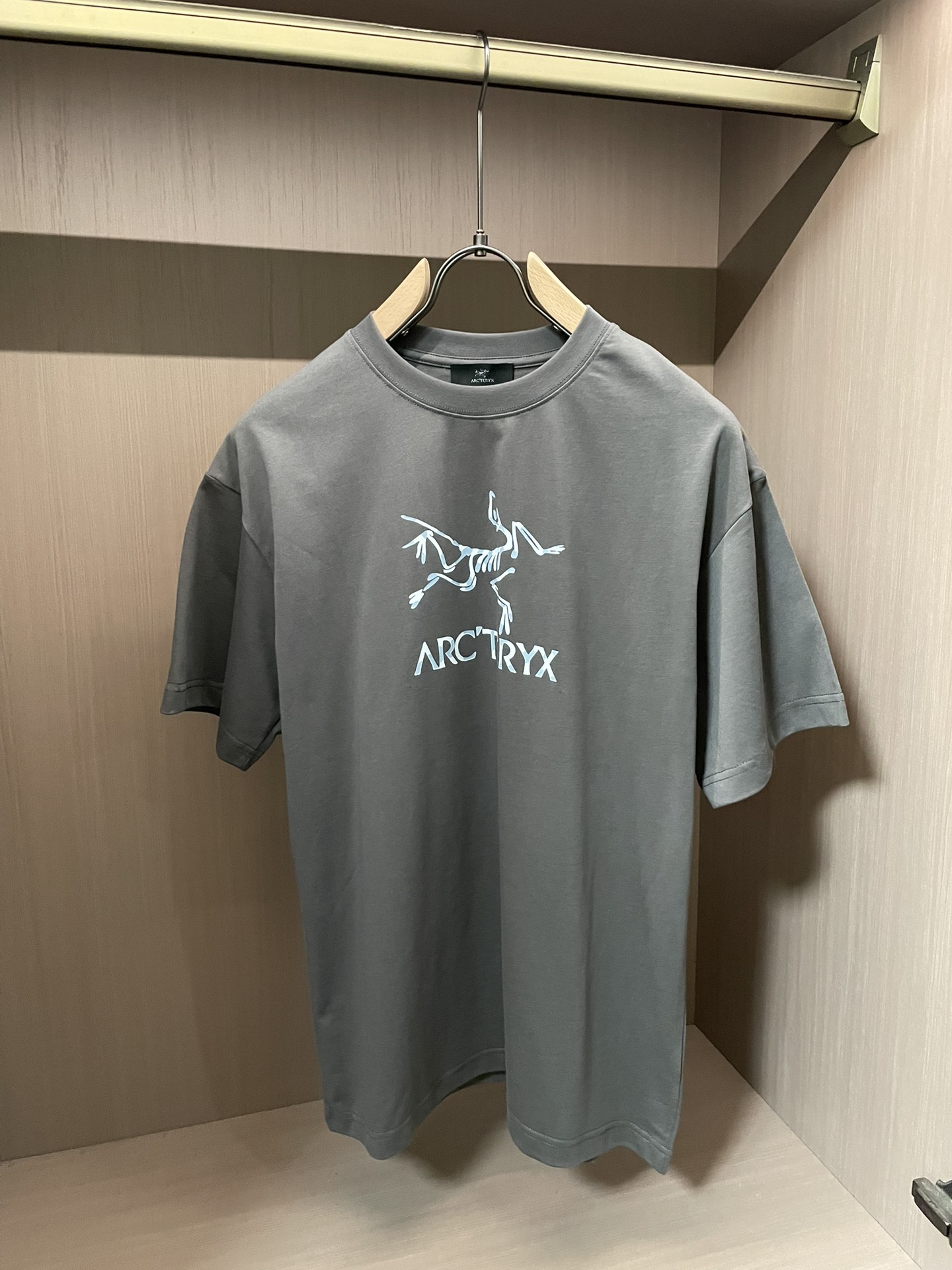 鸟家2026春夏款/官网同步面料采用重磅纯棉精梳棉面料，OS宽松版型，上身版型超正！日常百搭，衣橱必备单