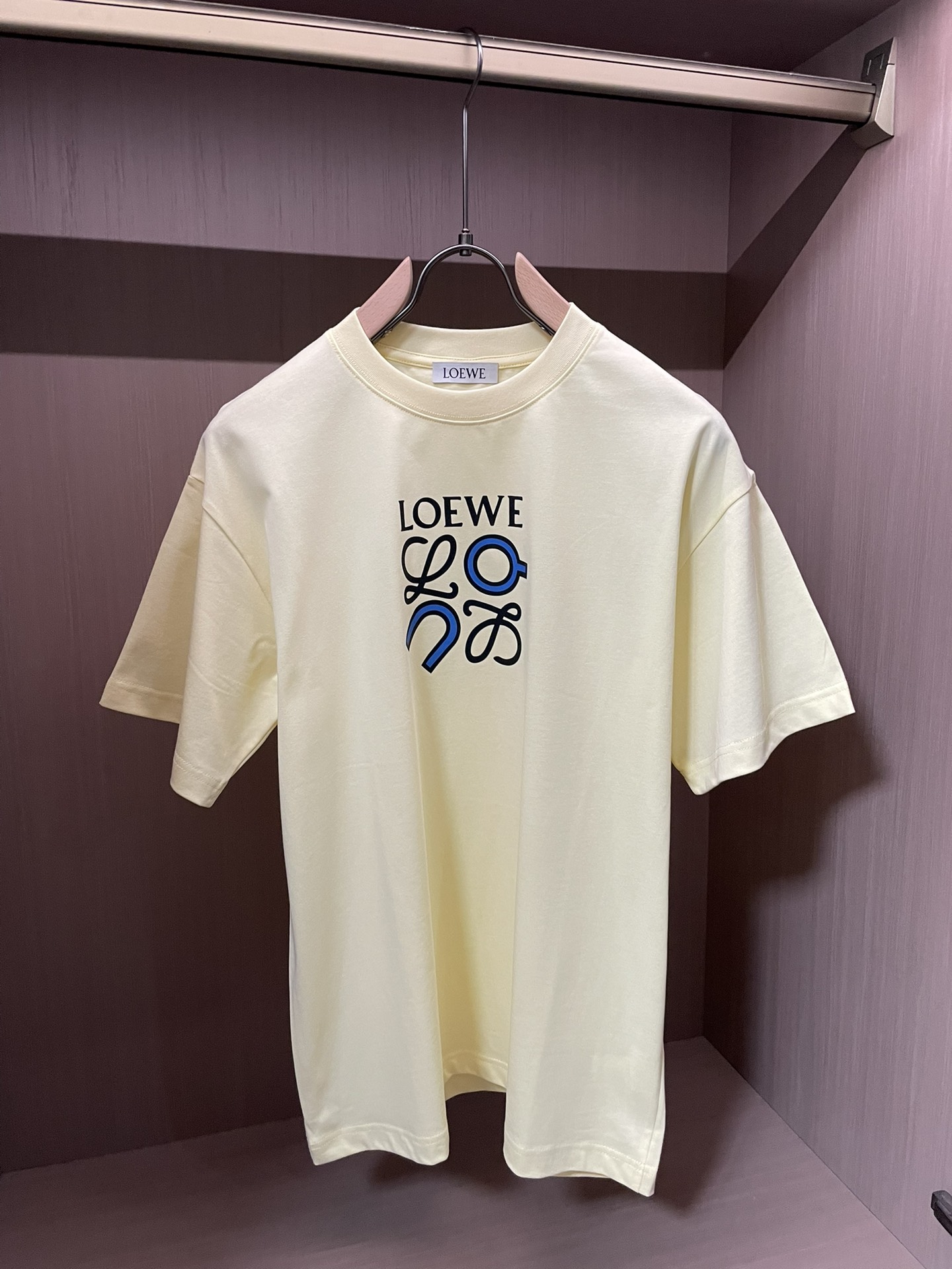 Loewe2026春夏款/官网同步面料采用重磅纯棉精梳棉面料，OS宽松版型，上身版型超正！日常百搭，衣橱