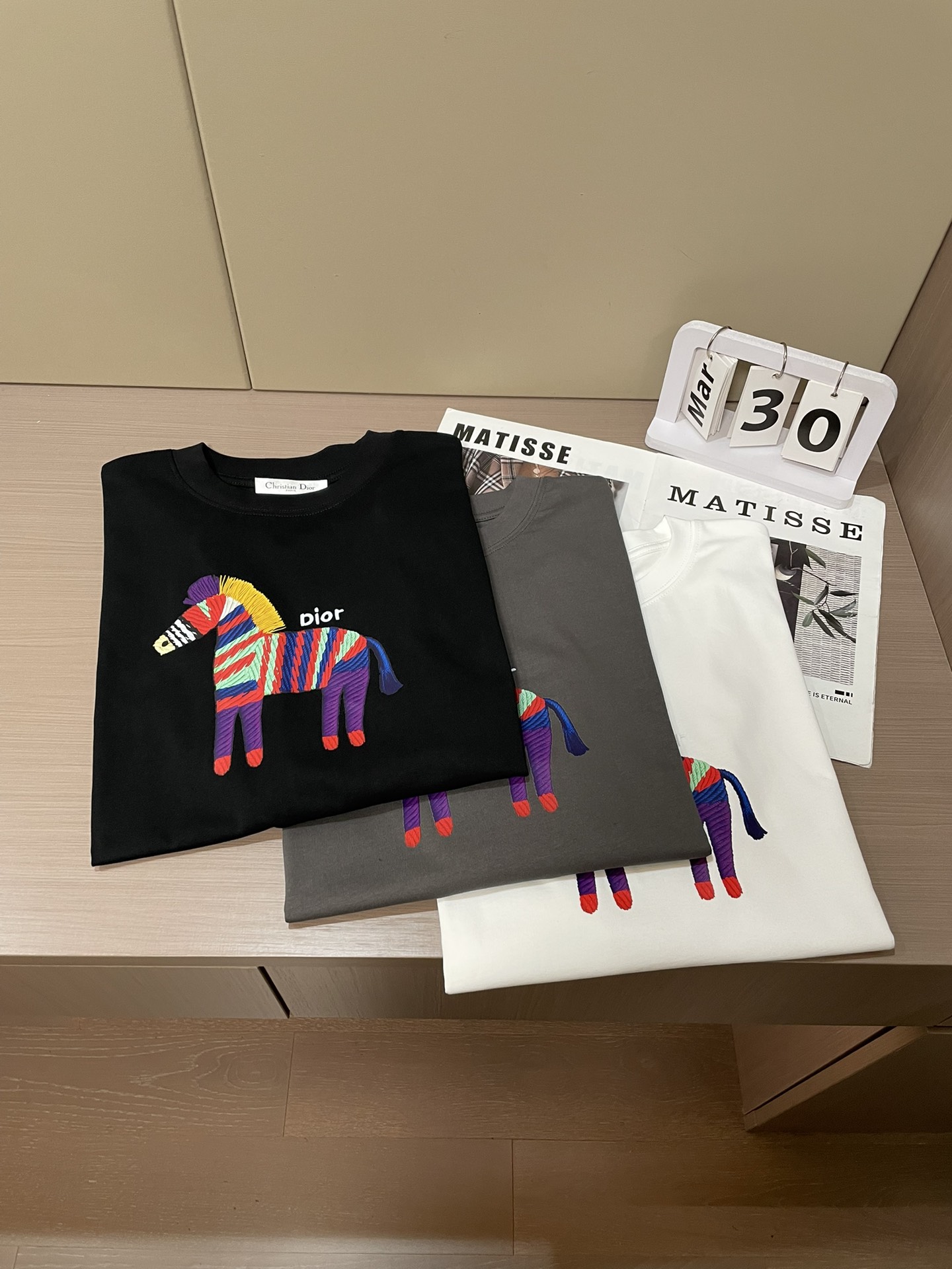 D奥2026春夏款/官网同步面料采用重磅纯棉精梳棉面料，OS宽松版型，上身版型超正！日常百搭，衣橱必备单
