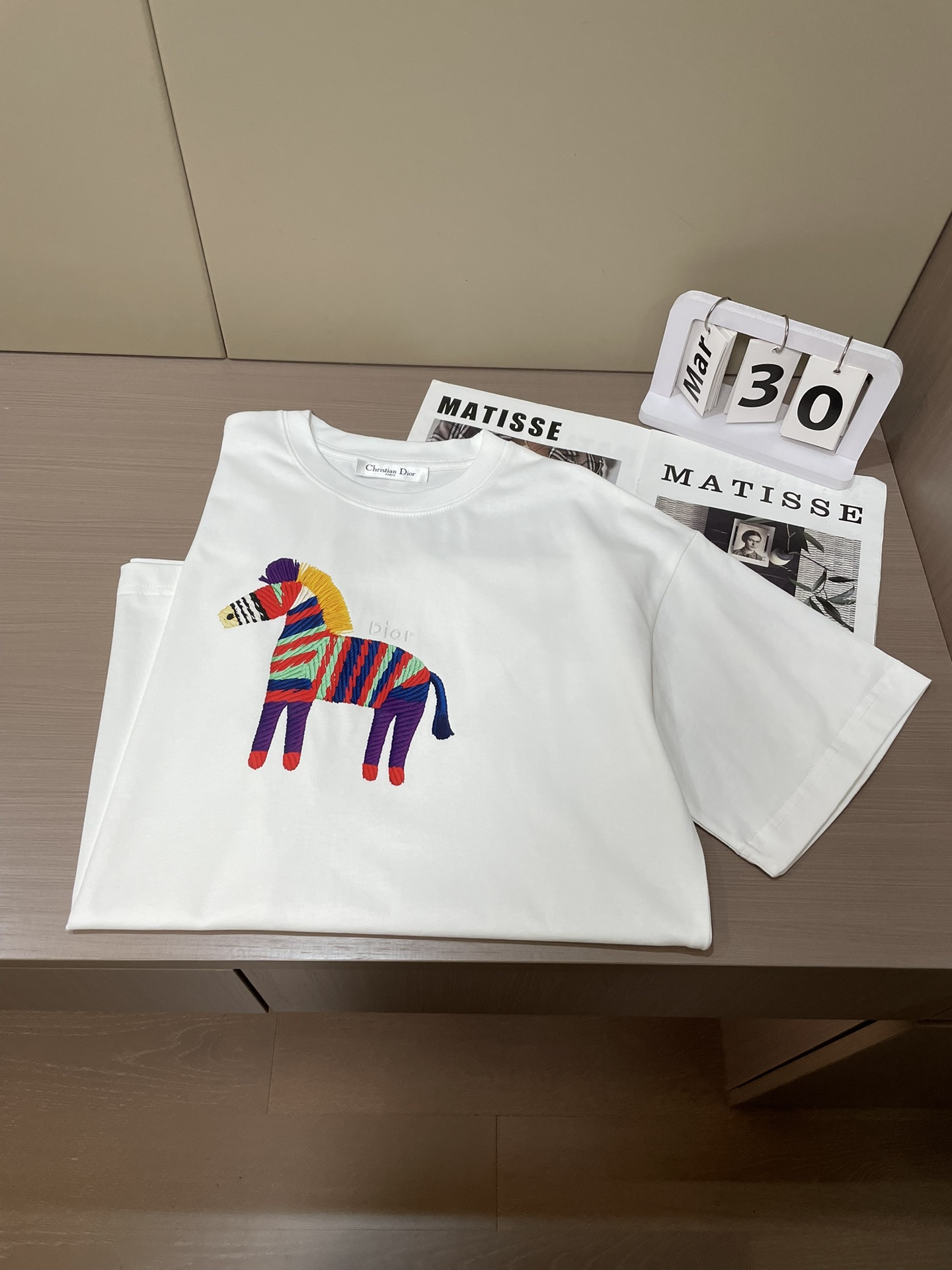 D奥2026春夏款/官网同步面料采用重磅纯棉精梳棉面料，OS宽松版型，上身版型超正！日常百搭，衣橱必备单