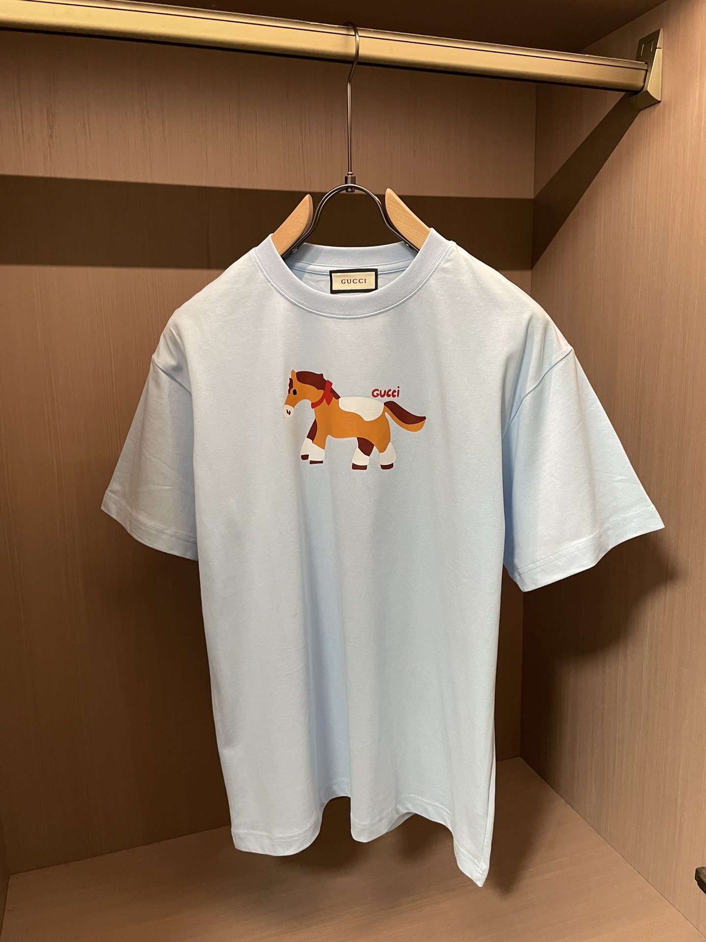Gucc2026春夏款/官网同步面料采用重磅纯棉精梳棉面料，OS宽松版型，上身版型超正！日常百搭，衣橱必