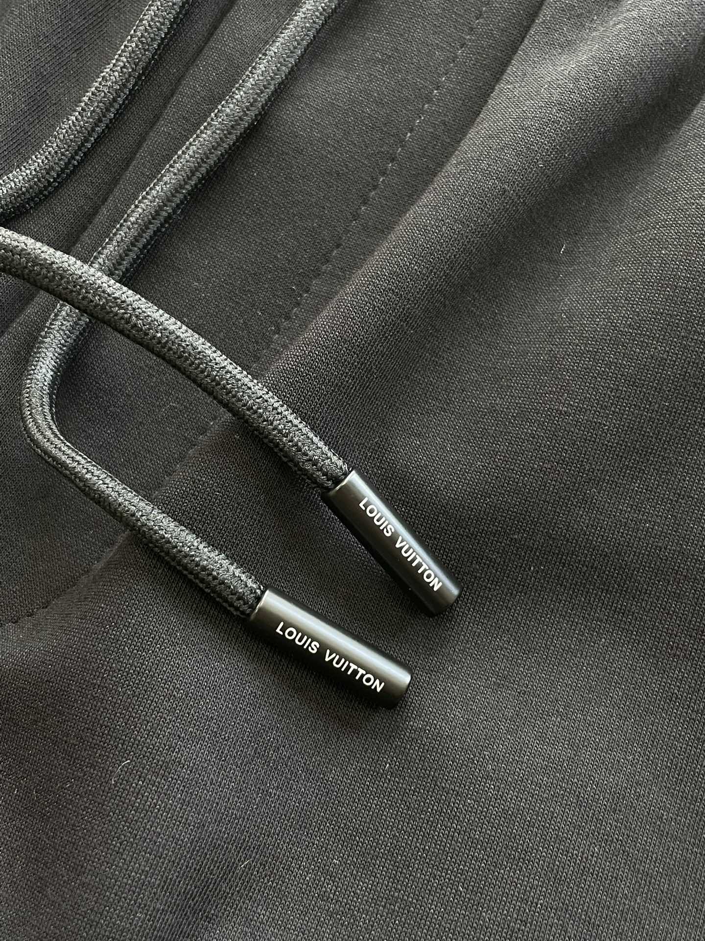 Lv 重磅推荐！2026ss夏装新品 专柜在售 最新系列图案logo短裤 必须人手一件的节奏！进口顶极高