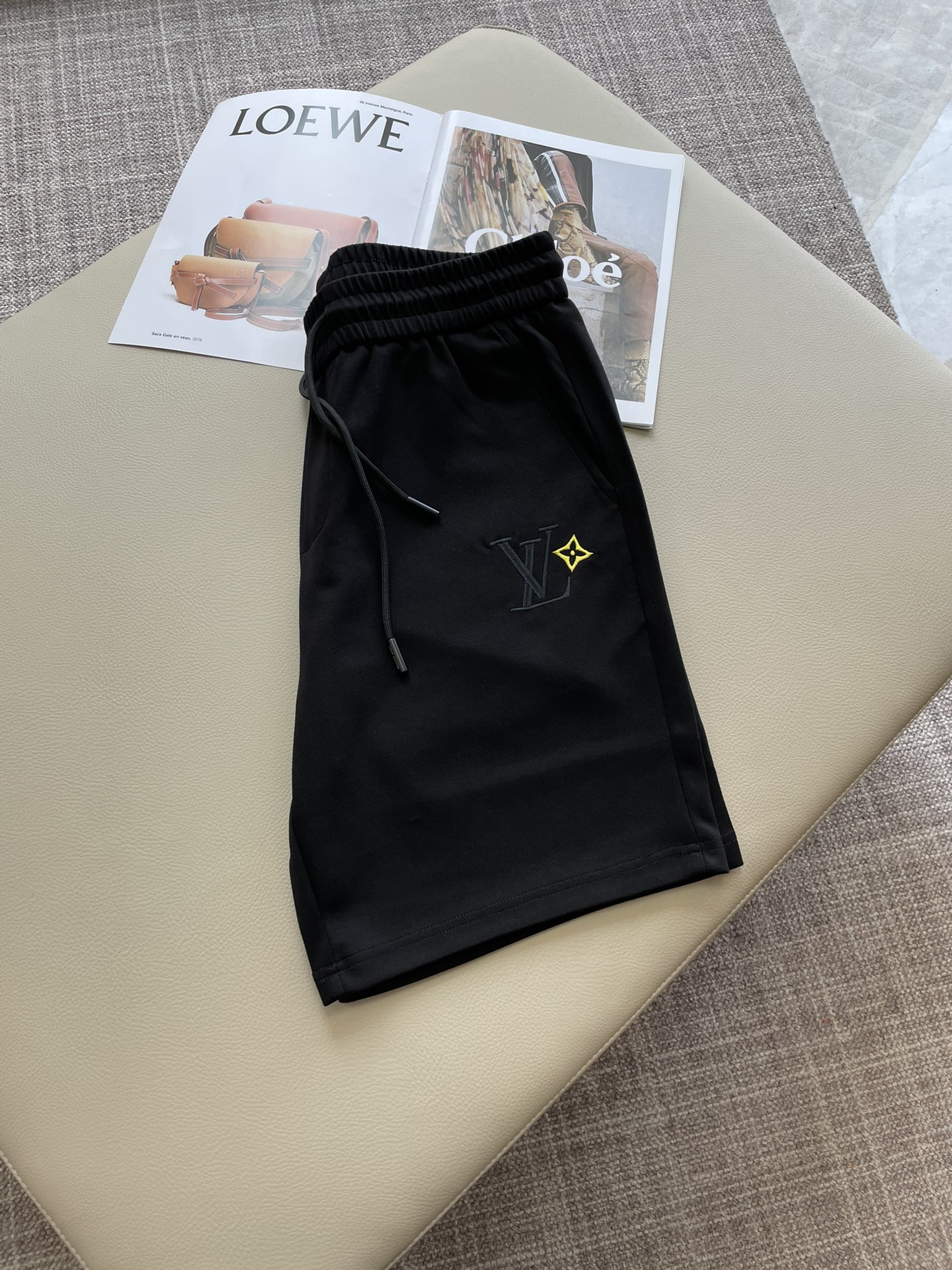 Lv 重磅推荐！2026ss夏装新品 专柜在售 最新系列图案logo短裤 必须人手一件的节奏！进口顶极高