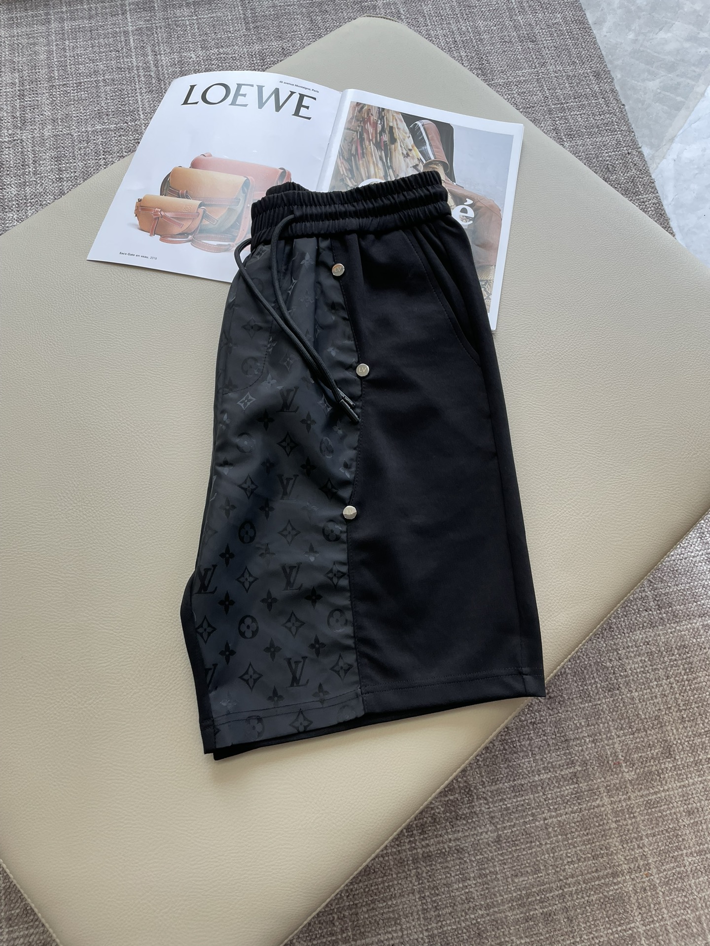 Lv 重磅推荐！2026ss夏装新品 专柜在售 最新系列图案logo短裤 必须人手一件的节奏！进口顶极高