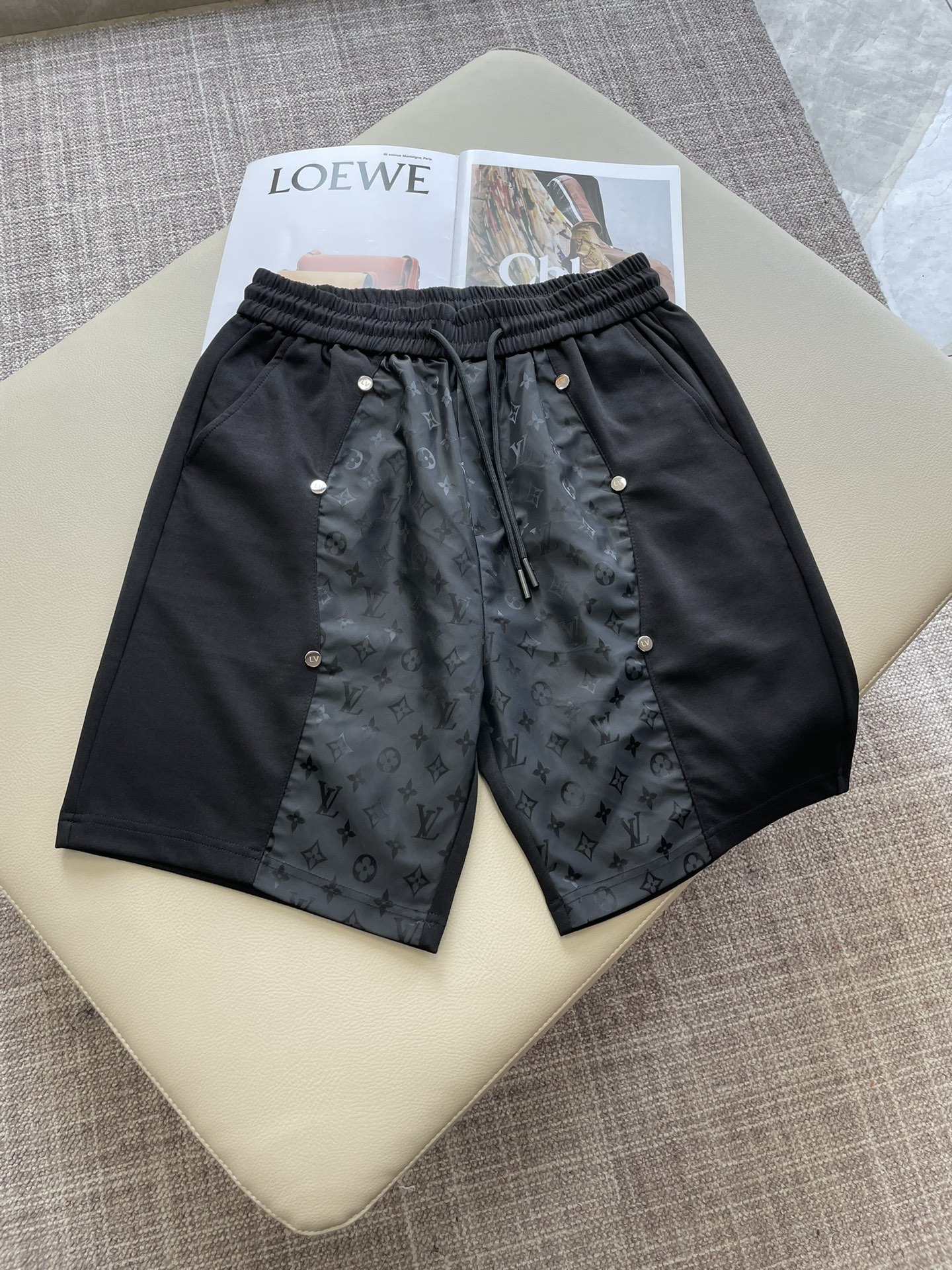 Lv 重磅推荐！2026ss夏装新品 专柜在售 最新系列图案logo短裤 必须人手一件的节奏！进口顶极高