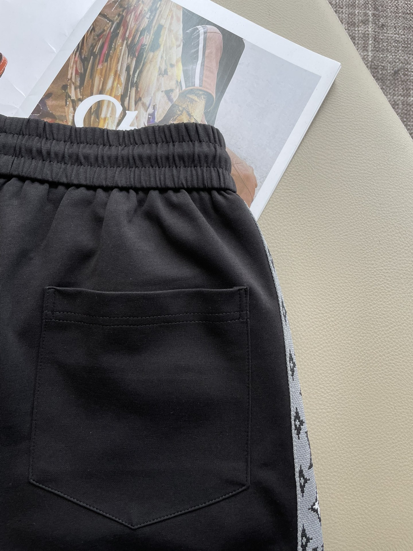 Lv 重磅推荐！2026ss夏装新品 专柜在售 最新系列图案logo短裤 必须人手一件的节奏！进口顶极高