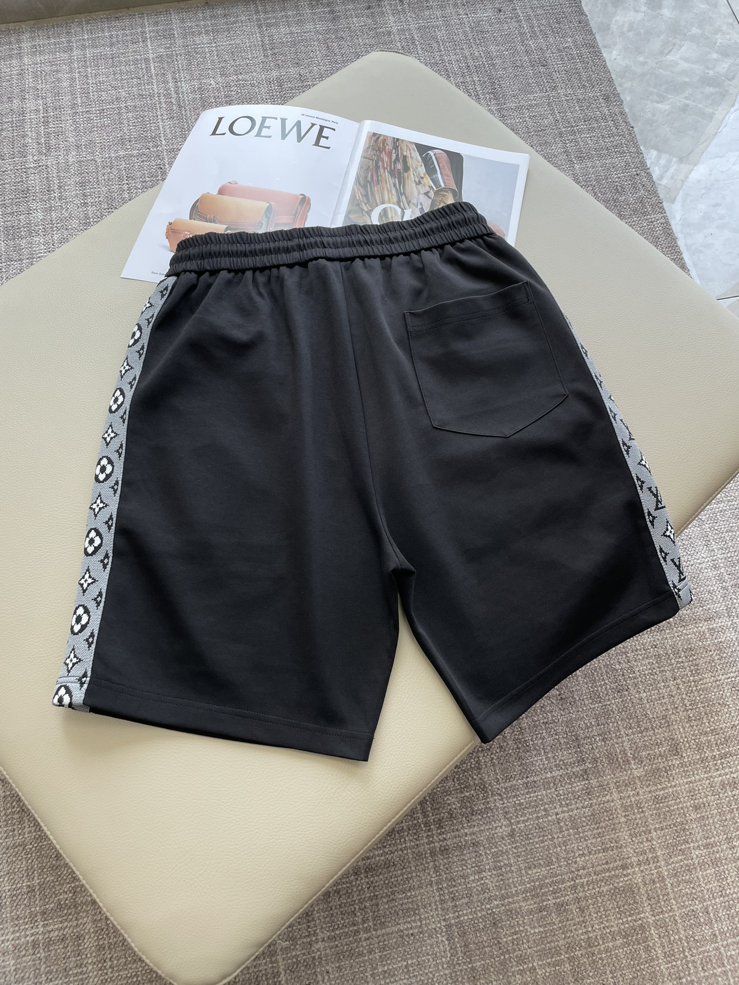 Lv 重磅推荐！2026ss夏装新品 专柜在售 最新系列图案logo短裤 必须人手一件的节奏！进口顶极高