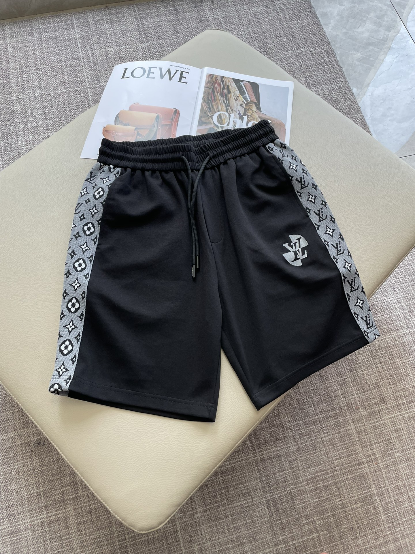 Lv 重磅推荐！2026ss夏装新品 专柜在售 最新系列图案logo短裤 必须人手一件的节奏！进口顶极高