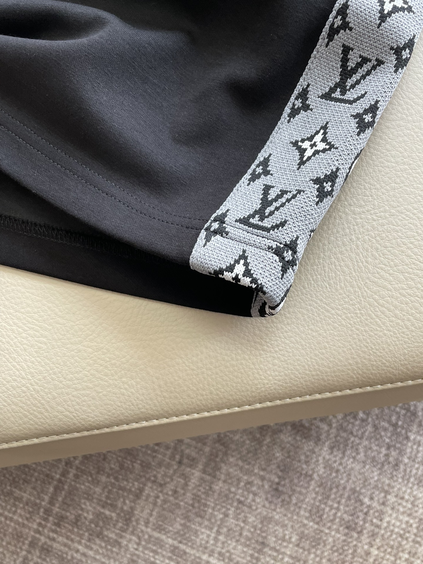 Lv 重磅推荐！2026ss夏装新品 专柜在售 最新系列图案logo短裤 必须人手一件的节奏！进口顶极高