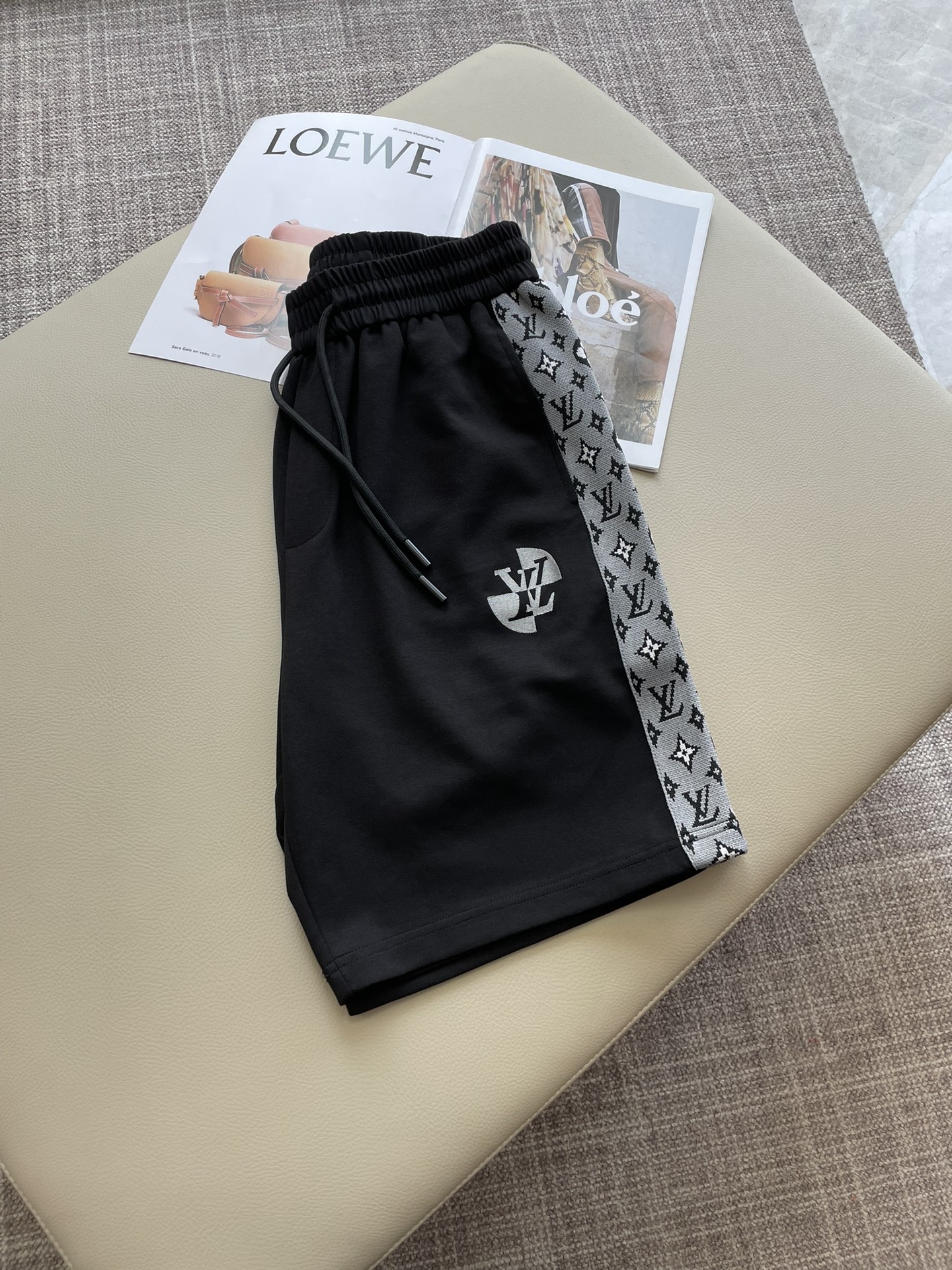 Lv 重磅推荐！2026ss夏装新品 专柜在售 最新系列图案logo短裤 必须人手一件的节奏！进口顶极高