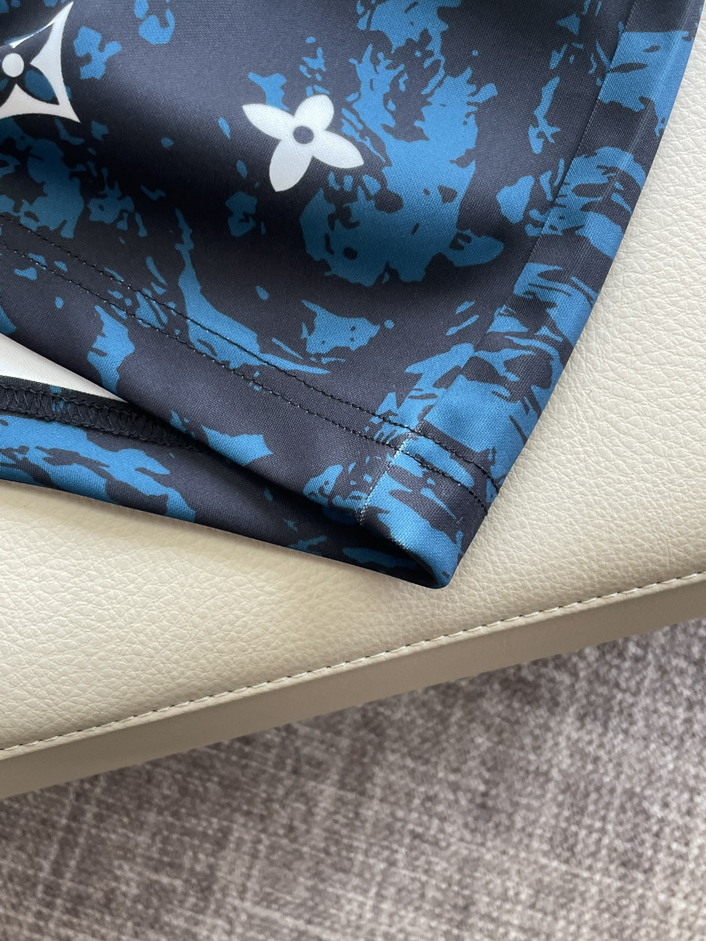 Lv 重磅推荐！2026ss夏装新品 专柜在售 最新系列图案logo短裤 必须人手一件的节奏！进口顶极高