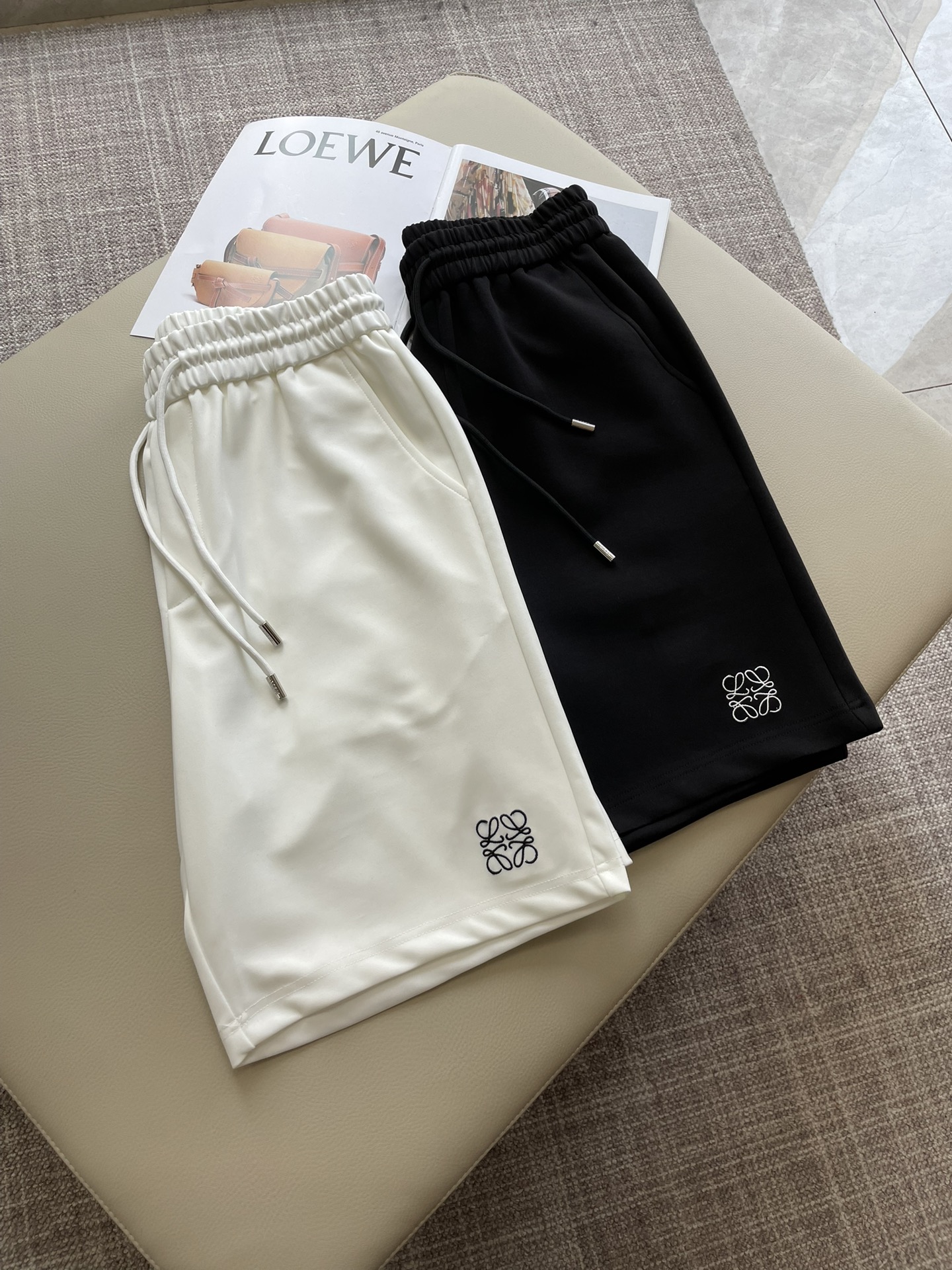 Loewe 重磅推荐！2026ss夏装新品 专柜在售 最新系列图案logo短裤 必须人手一件的节奏！进口