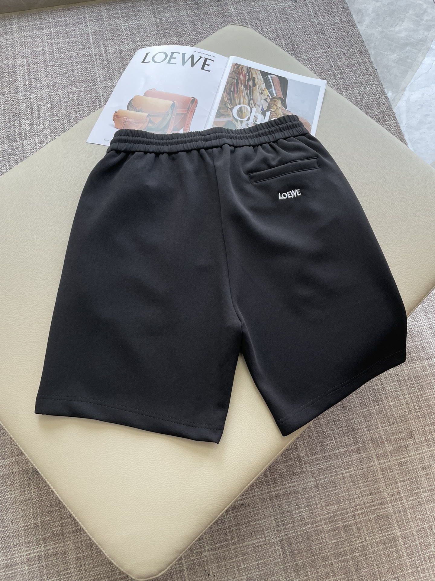 Loewe 重磅推荐！2026ss夏装新品 专柜在售 最新系列图案logo短裤 必须人手一件的节奏！进口