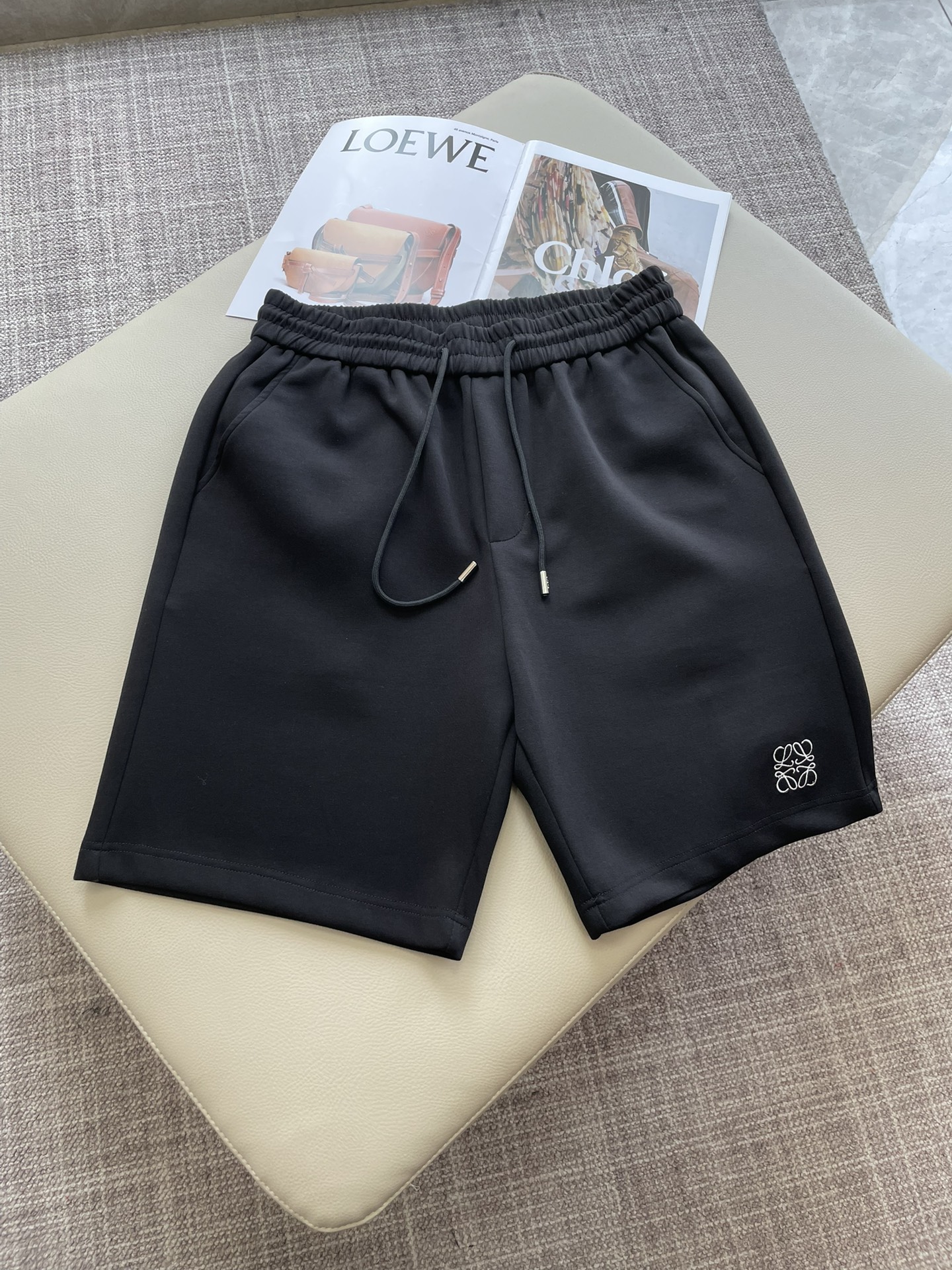 Loewe 重磅推荐！2026ss夏装新品 专柜在售 最新系列图案logo短裤 必须人手一件的节奏！进口