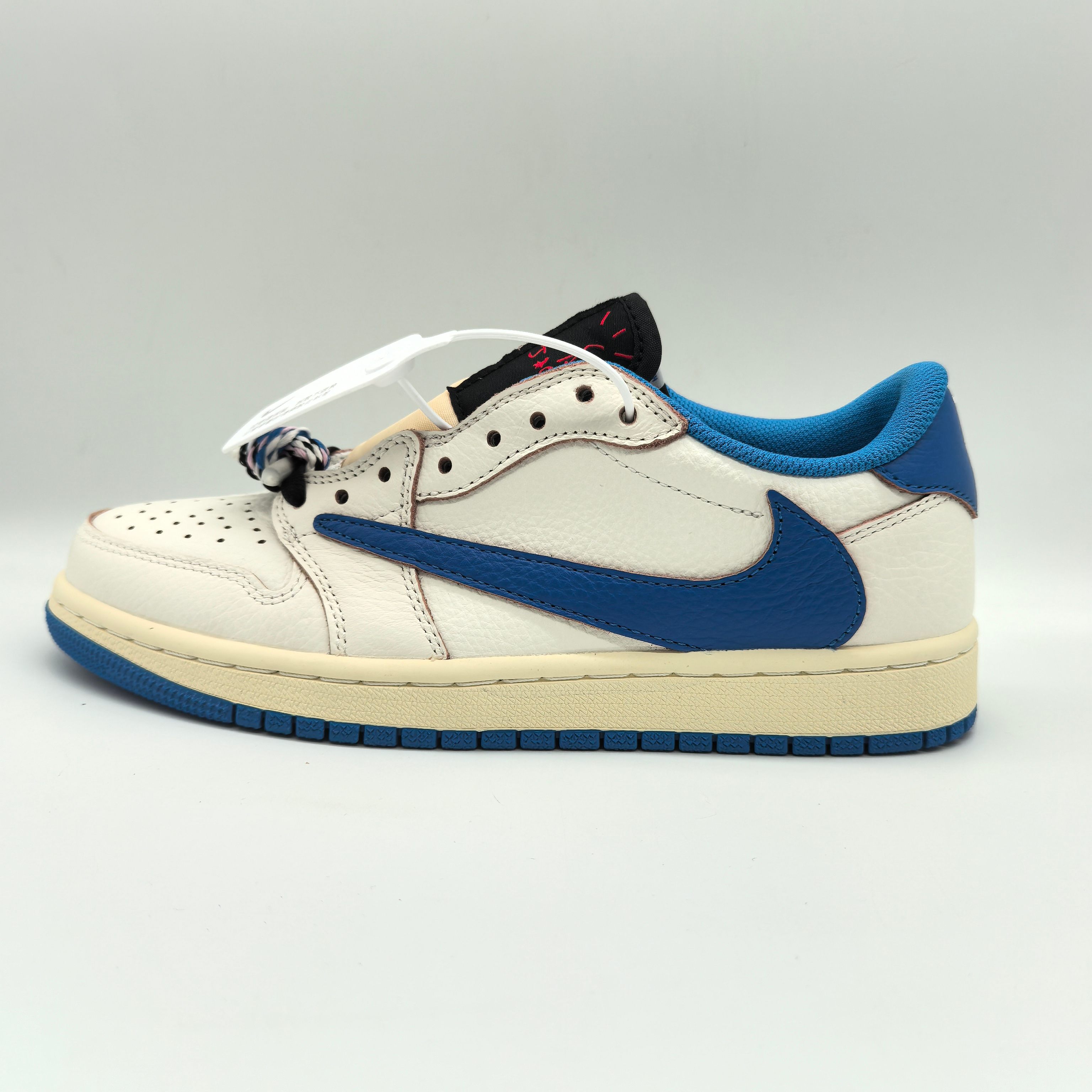 NO:897776,Actual price 230 260 Hiroshi Fujiwara's three-party collaboration Travis Scott19860909实价 230 260 藤原浩三方联名Travis Scott x Fragment x Air Jordan 1  闪电倒勾 低帮 Size36 36.5 37.5 38 38.5 39 40 40.5 41 42 42.5 43 44 44.5 45 46,,Men's shoes