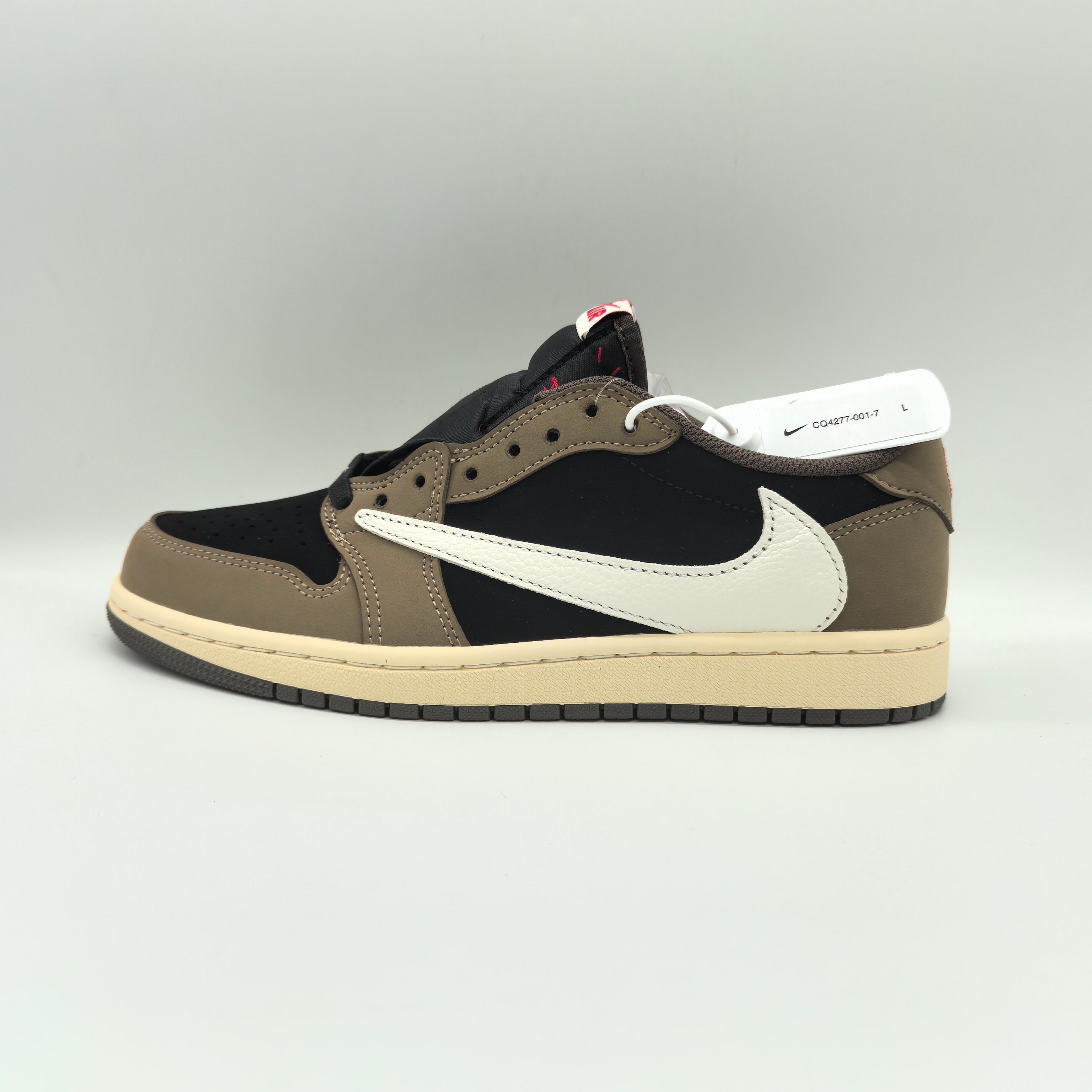 NO:897791,Actual price 230 260 Hiroshi Fujiwara's three-party collaboration Travis Scott19860909实价 230 260 藤原浩三方联名Travis Scott x Fragment x Air Jordan 1 倒勾 低帮 Size36 36.5 37.5 38 38.5 39 40 40.5 41 42 42.5 43 44 44.5 45 46 47.5,,Men's shoes