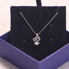 Swarovski 天蝎座守护神锁骨项链这款施华洛世奇链坠是以星座的符号为灵感。其时尚十足的星座符号装 Swarovski 天蝎座守护神锁骨项链这款施华洛世奇链坠是以星座的符号为灵感。其时尚十足的星座符号装