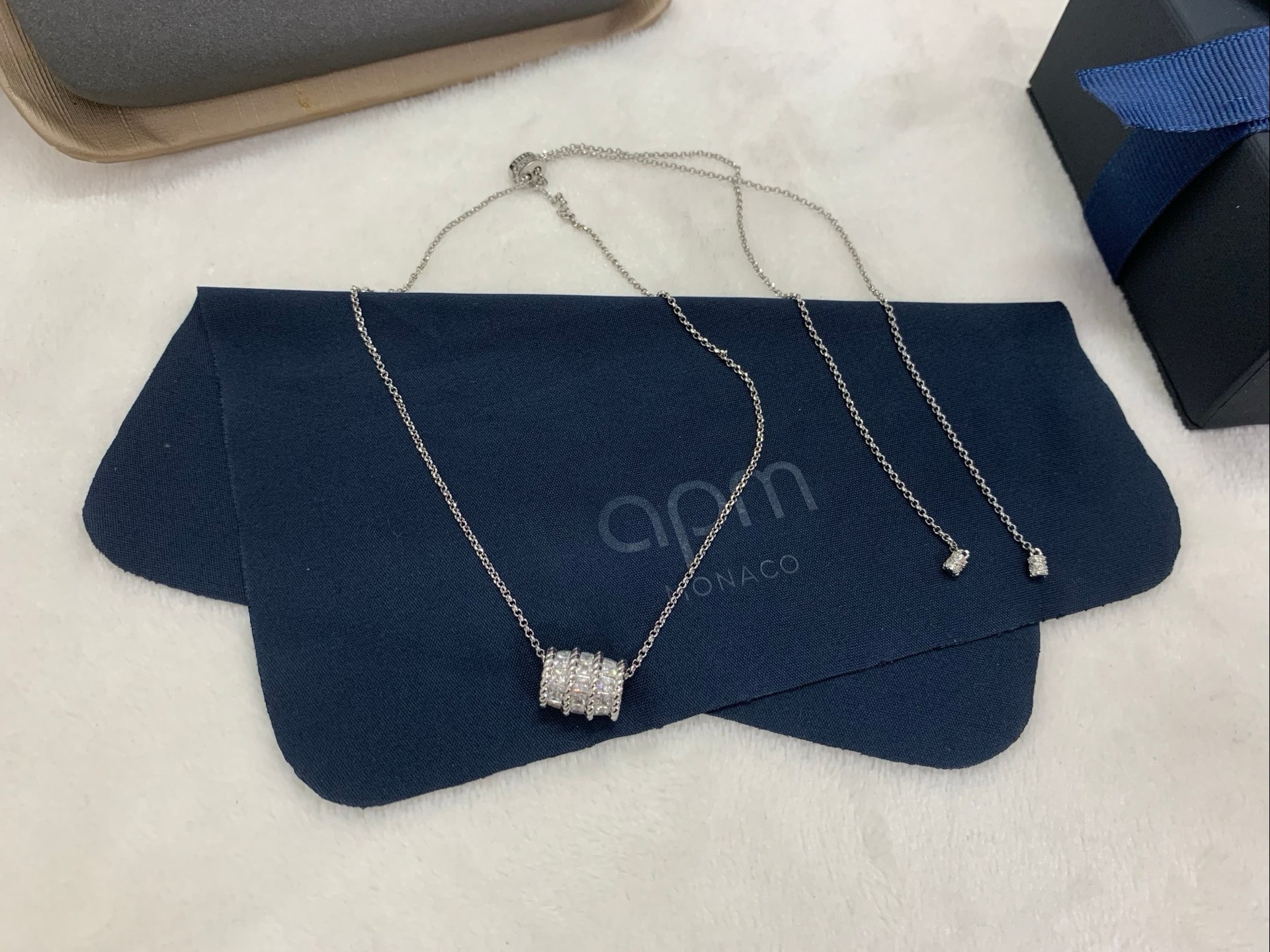 APm Monaco银白色Torsade可调节项链扭纹个性不规则。