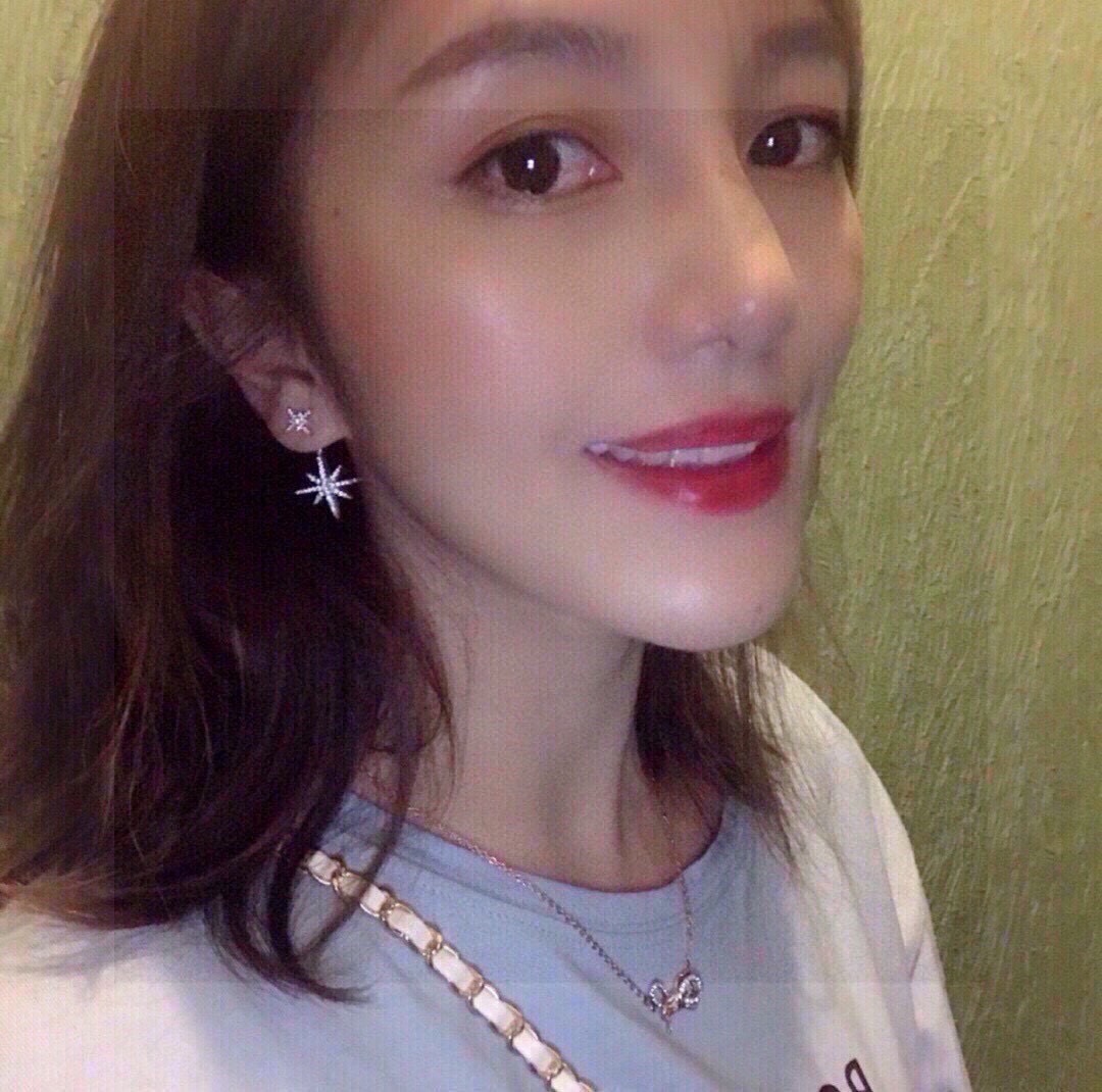 aPm monaco纯银镶晶钻不对称流星耳环，以星星为主要设计元素， s925银微镶晶石。