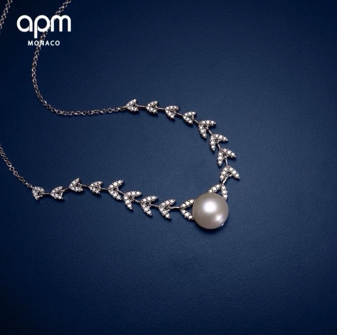 "aPm 珍珠花瓣项链  法式轻奢颈链锁骨链，银镶晶钻eternelles花瓣向拥淡水珍珠，清雅温婉脱俗